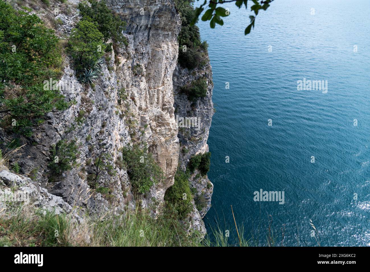 Lato ovest del Lago di Garda a Tignale, provincia di Brescia, Lombardia, Italia © Wojciech Strozyk / Alamy Stock Photo Foto Stock