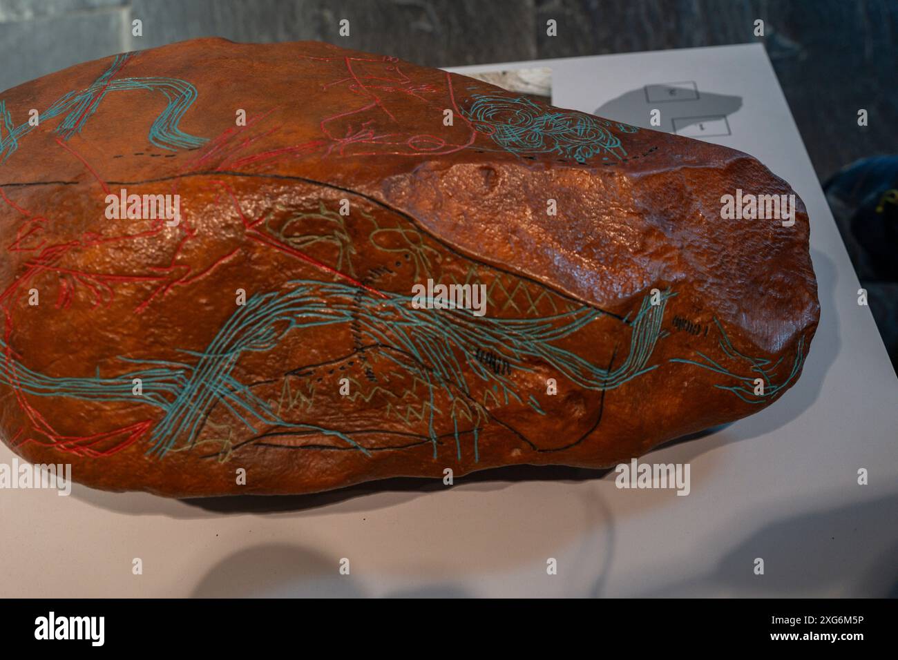 Mappa di Abauntz, documento cartografico su pietra, (circa 19.000 a.C.), riproduzione colorata, Navarra, Spagna. Foto Stock