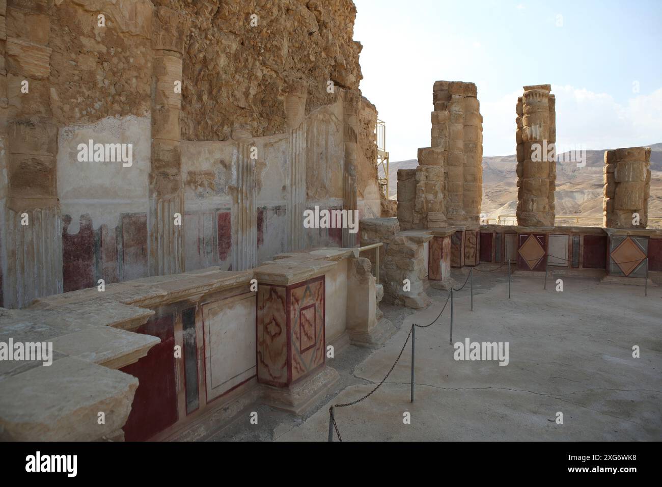 Masada, il Palazzo settentrionale del Re Erode il grande, il livello inferiore utilizzato per feste, colonne, affreschi aveva un design astratto e geometrico - rispetto della legge ebraica Foto Stock