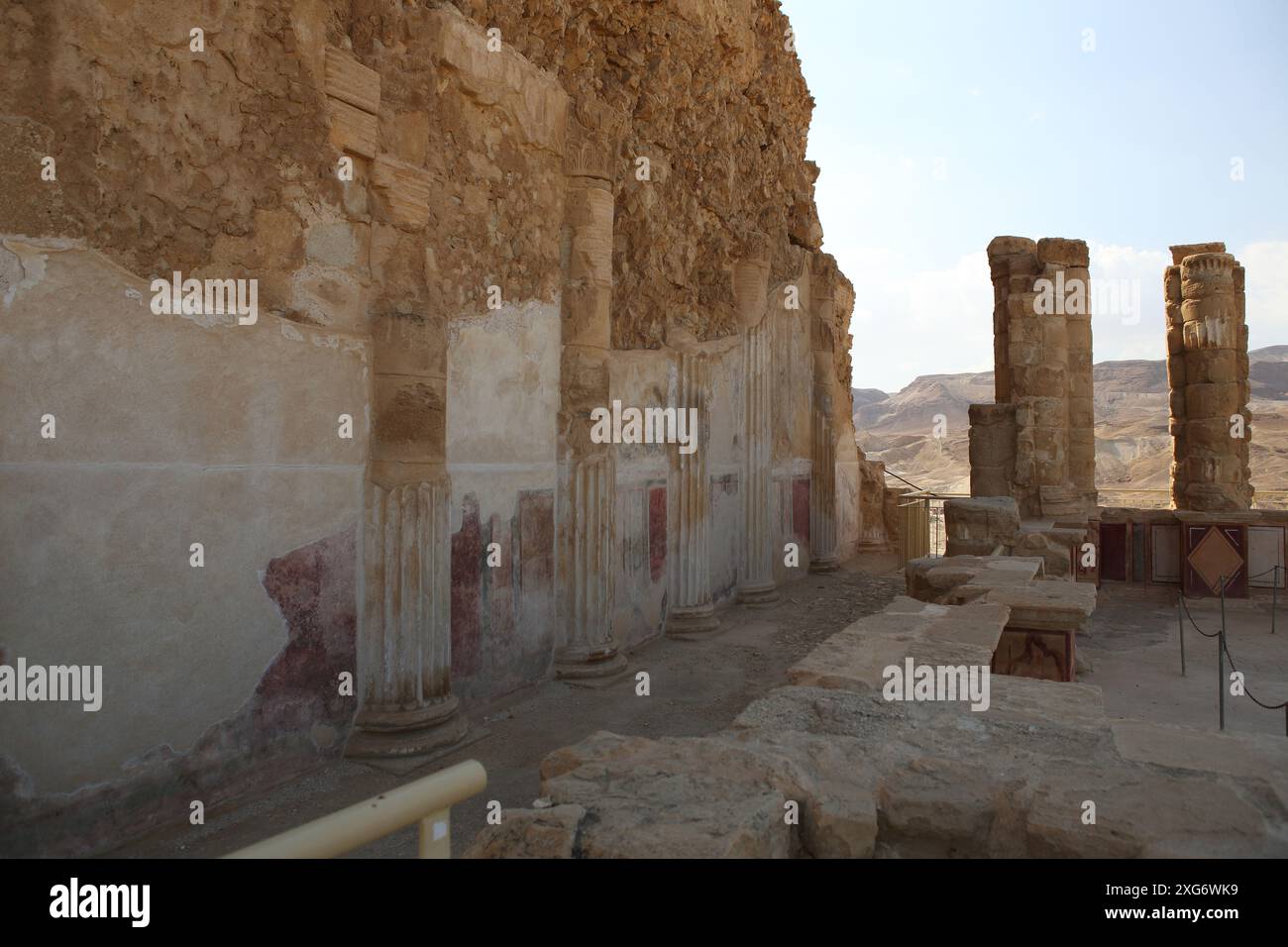 Masada, il Palazzo settentrionale del Re Erode il grande, il livello inferiore utilizzato per feste, colonne, affreschi aveva un design astratto e geometrico - rispetto della legge ebraica Foto Stock