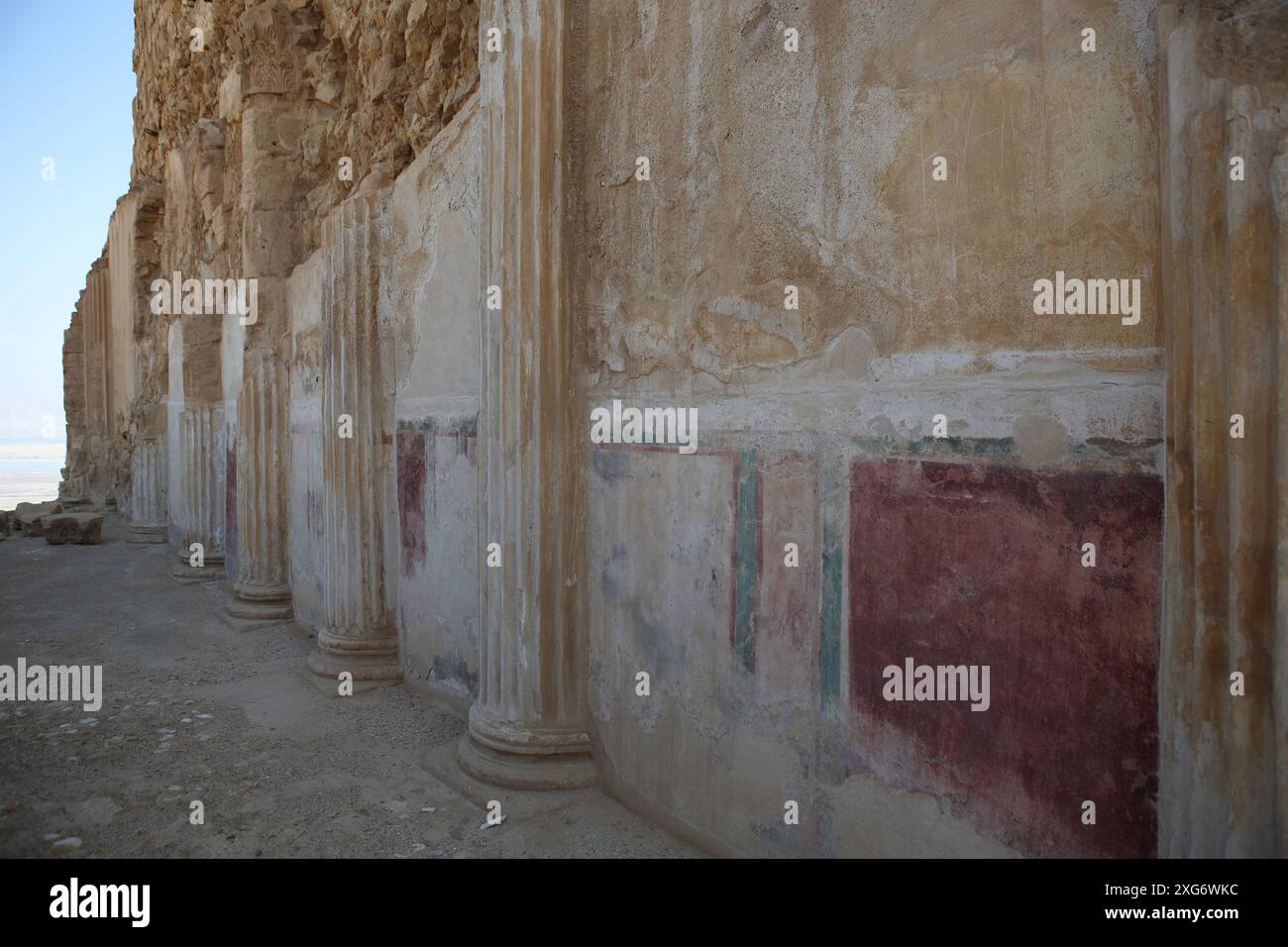 Masada, il Palazzo settentrionale del Re Erode il grande, il livello inferiore utilizzato per feste, colonne, affreschi aveva un design astratto e geometrico - rispetto della legge ebraica Foto Stock