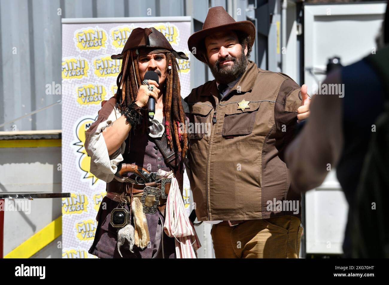 Jack Sparrow und Bud Spencer Cosplayer auf der German Film Comic con Babelsberg im Filmpark Babelsberg. Potsdam, 06.07.2024 Foto Stock