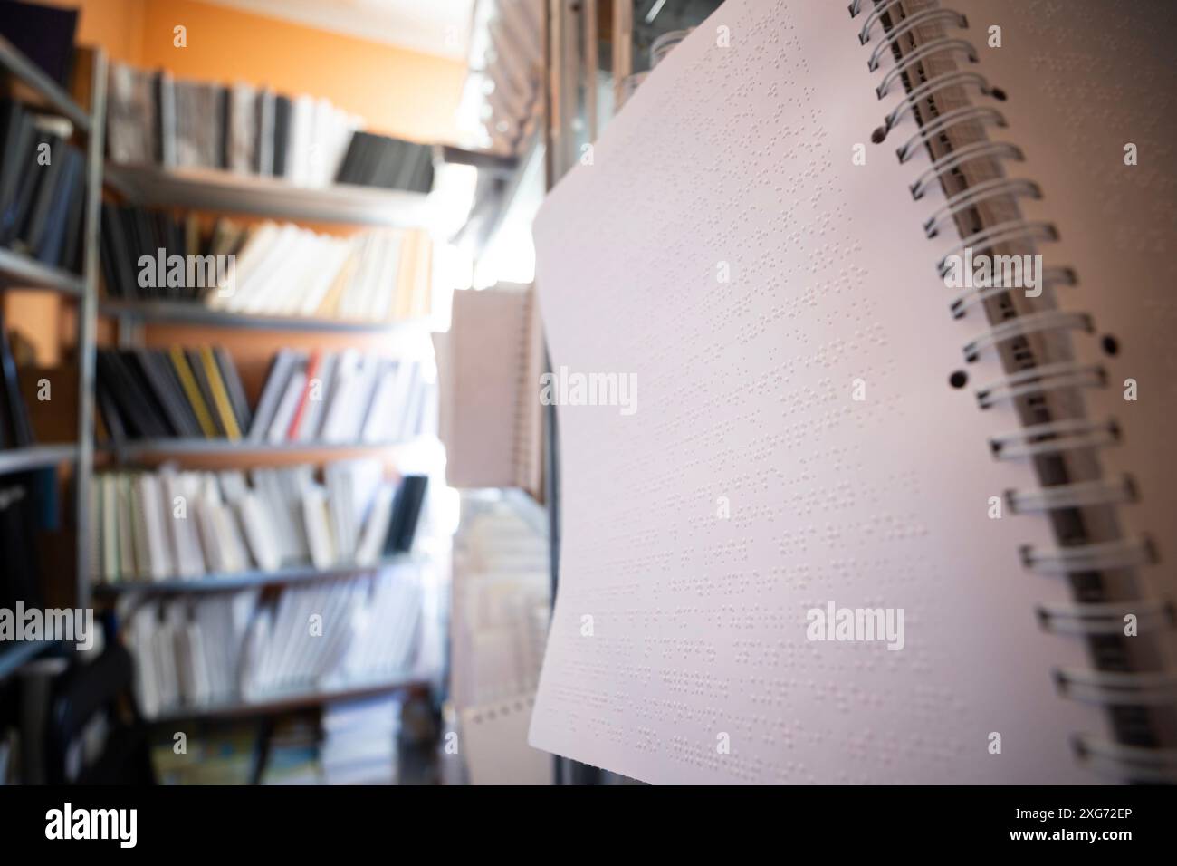 Il Braille è un sistema di lettura e scrittura al tatto utilizzato dai ciechi. Foto Stock