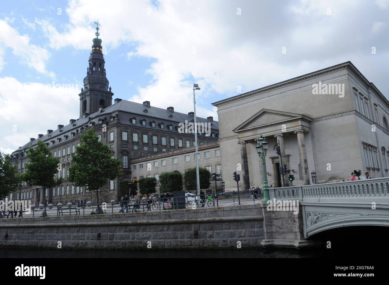 Copenaghen/Danimarca/07 luglio 2024/Christiansborg slotes kirke annesso al parlamento danese christiansborg castlæe chiesa del castello di christiansborg a Copenaghen. Foto. Francis Joseph Dean/Dean Pictures non per uso commerciale Foto Stock