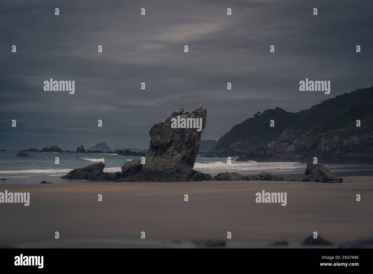 Immagine scattata su una spiaggia asturiana, a Muros de Nalon, Spagna. Foto Stock