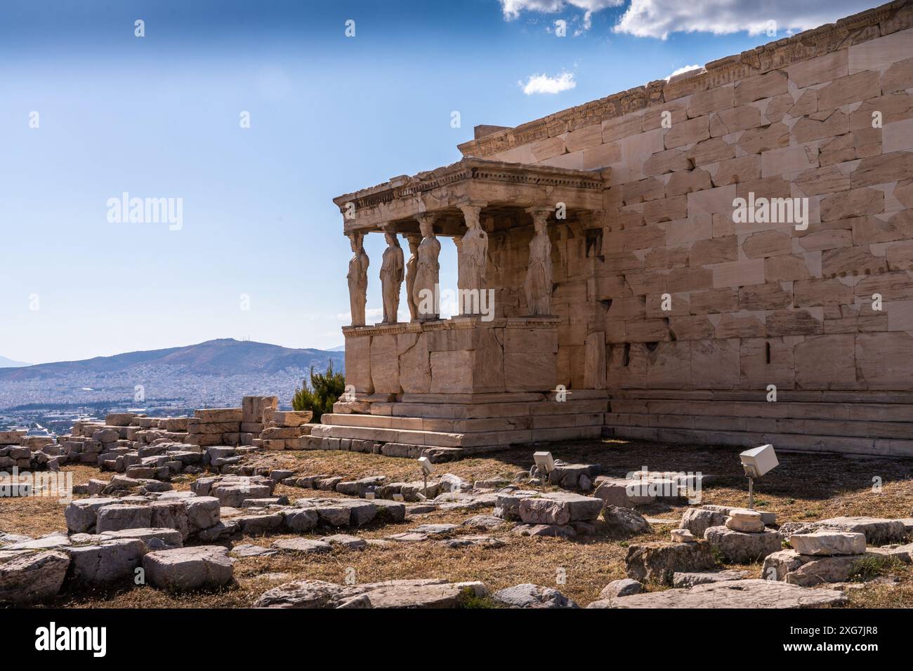 Figure femminili, note come cariatidi, dall'Eretteo nell'Acropoli di Atene. Sono state utilizzate come colonne come forma di supporto. Foto Stock