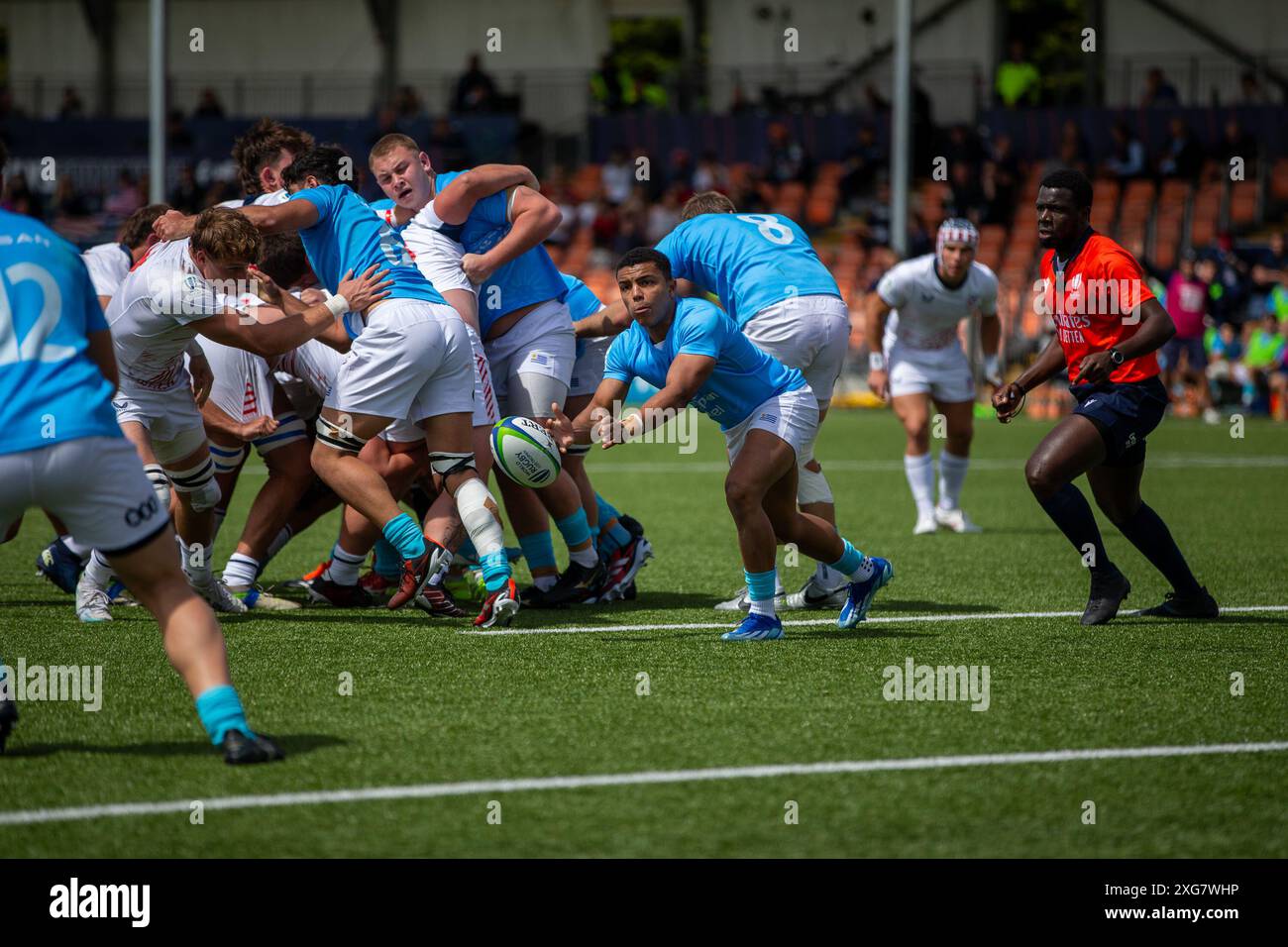 EDIMBURGO, SCOZIA - domenica 7 luglio 2024: Pedro Hoblog passa la palla durante la partita del World Rugby U20 Trophy tra USA e Uruguay. Foto Stock