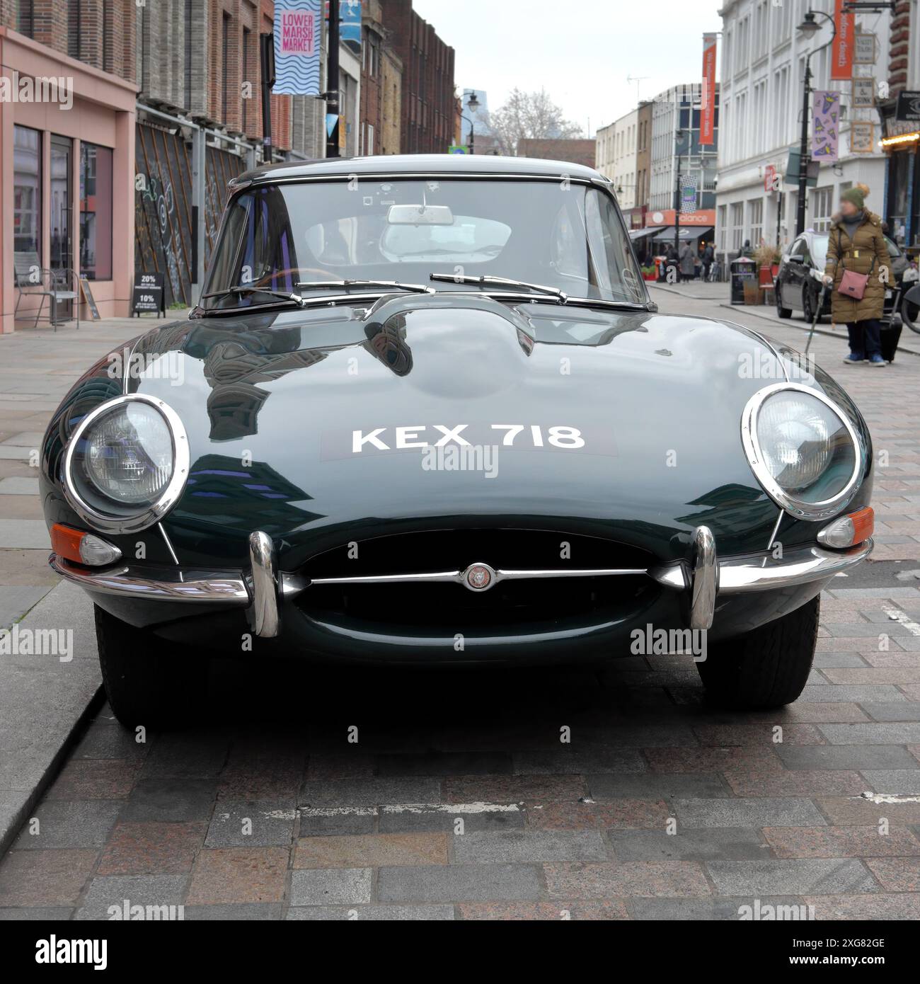 La Jaguar e-Type, o la Jaguar XK-e per il mercato nordamericano, è una vettura sportiva britannica a motore intermedio prodotta da Jaguar Cars Ltd Foto Stock