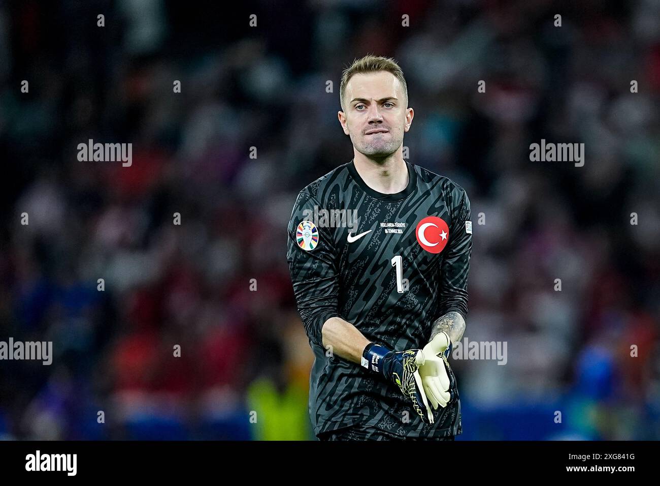 Berlino, Germania, 6 luglio 2024: Mert Gunok (1 Turkiye) reagisce durante la partita di calcio dei quarti di finale di UEFA EURO 2024 tra Paesi Bassi e Turkiye all'Olympiastadion di Berlino, Germania. (Daniela Porcelli/SPP) Foto Stock