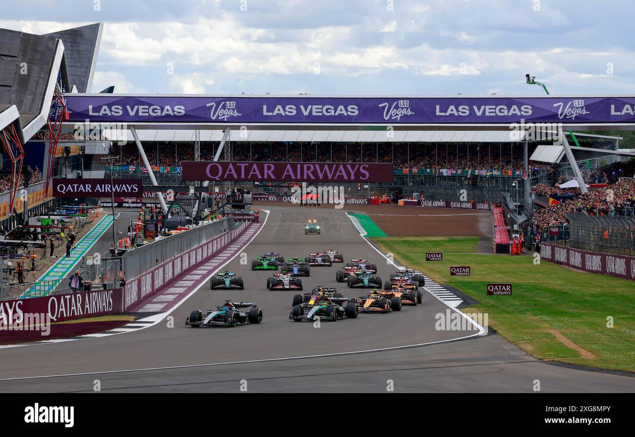 Partenza della gara, partenza, 62 44 HAMILTON Lewis (gbr), Mercedes AMG F1 Team W15, azione 04 NORRIS Lando (gbr), McLaren F1 Team MCL38, azione 01 VERSTAPPEN Max (nld), Red Bull Racing RB20, azione durante il Gran Premio di Gran Bretagna Formula 1 Qatar Airways 2024, dodicesima prova del Campionato del mondo di Formula 1 2024 dal 5 al 7 luglio 2024 sul circuito di Silverstone, a Silverstone, Regno Unito Foto Stock