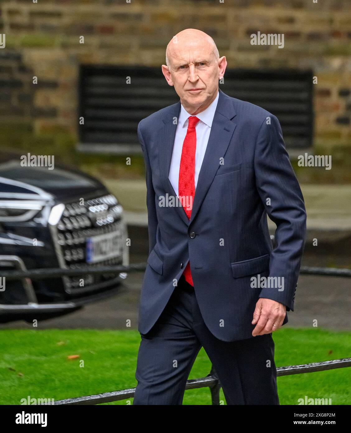 John Healey deputato - Segretario di Stato per la difesa - a Downing Street come nuovo primo ministro Sir Keir Starmer nomina il suo primo governo, il giorno dopo Foto Stock