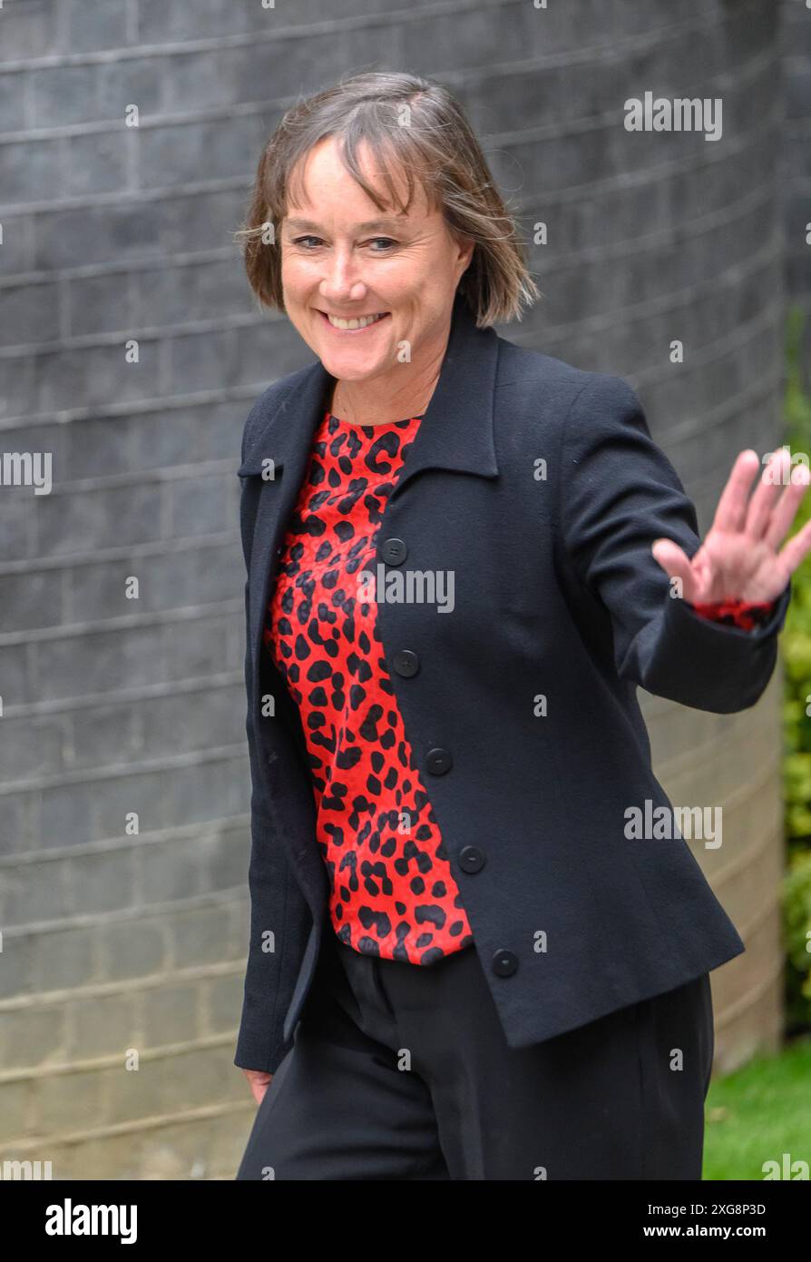 Jo Stevens deputato - Segretario di Stato per il Galles - a Downing Street come nuovo primo ministro Sir Keir Starmer nomina il suo primo governo, il giorno dopo winn Foto Stock