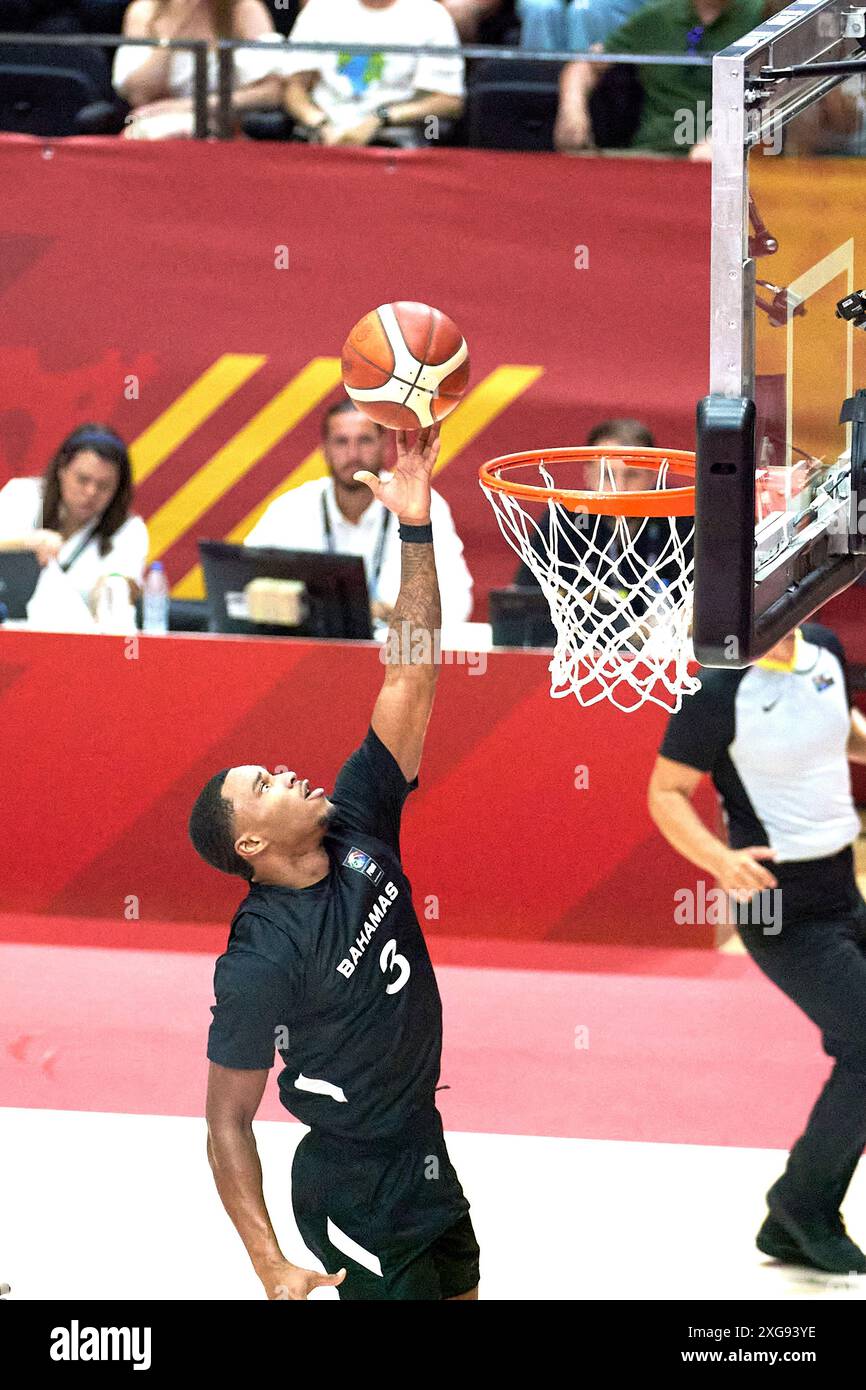 Franco Miller della squadra delle Bahamas visto in azione durante la partita tra Spagna e Bahamas nel Torneo di qualificazione Olimpica FIBA Spagna 2024 fase a gironi Foto Stock