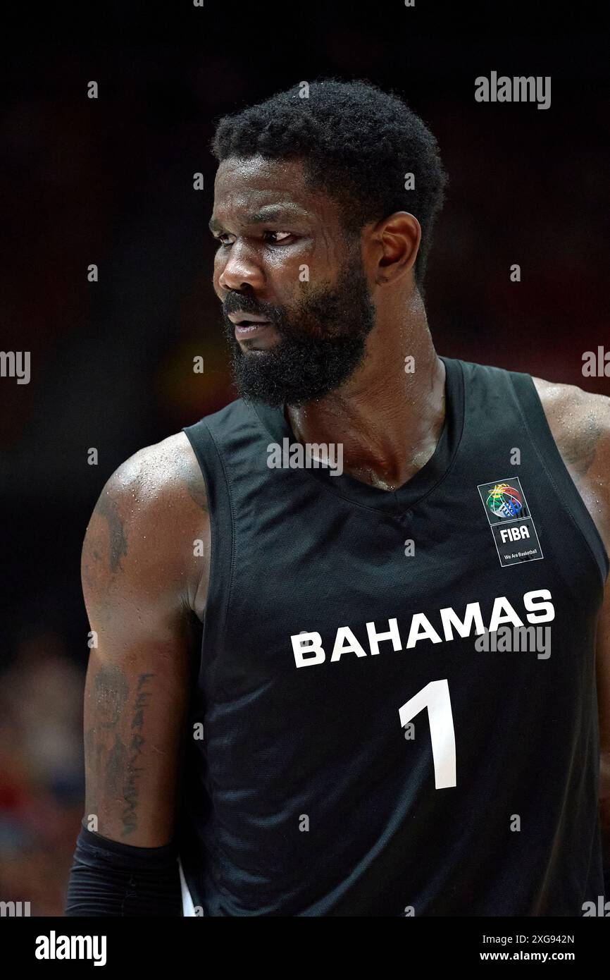 DeAndre Ayton della squadra delle Bahamas visto in azione durante la partita tra Spagna e Bahamas nel Torneo di qualificazione Olimpica FIBA Spagna 2024 fase a gironi Foto Stock