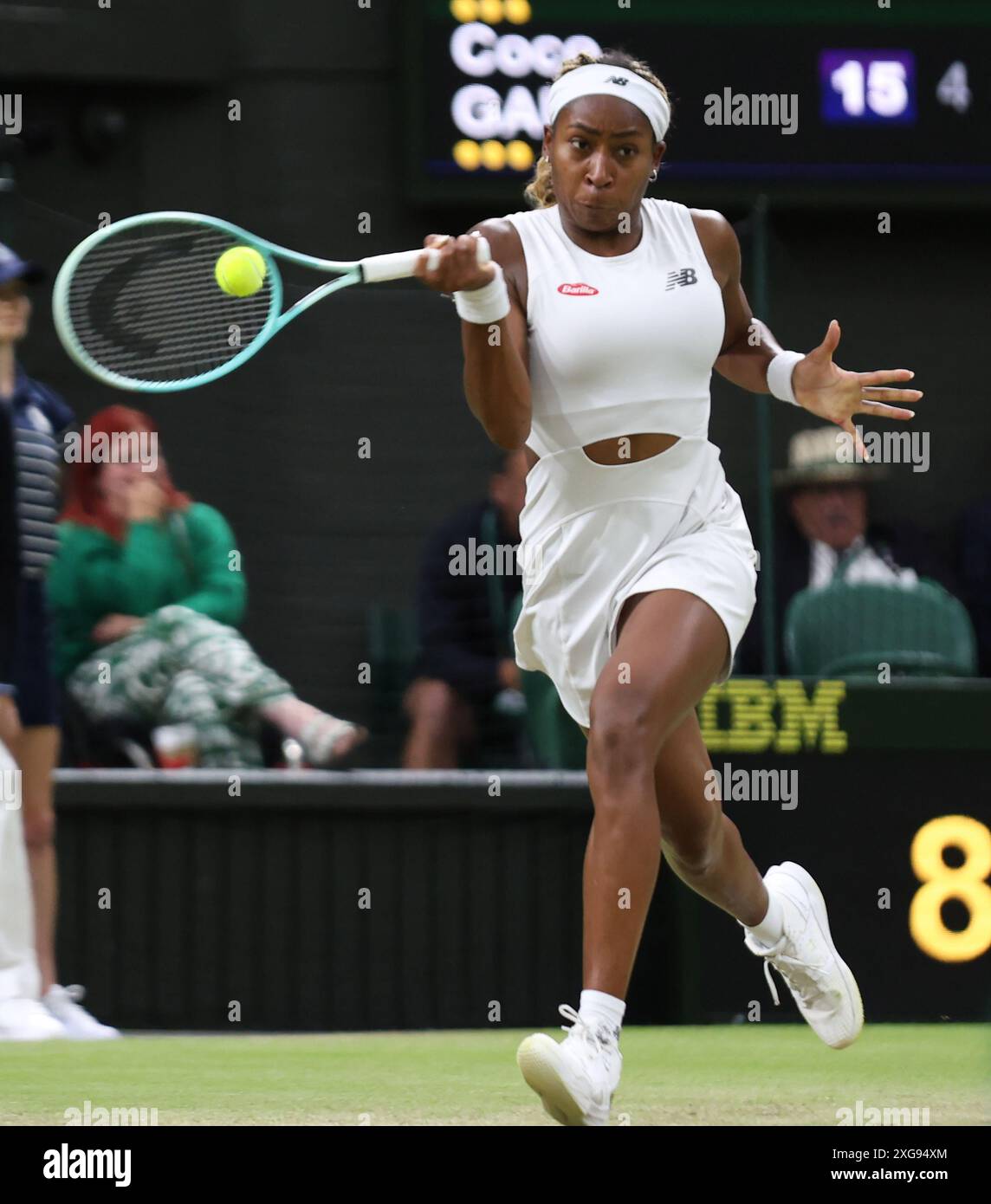 Londra, Regno Unito. 7 luglio 2024. La Coco Gauff degli Stati Uniti gioca in prima linea nel suo quarto turno contro la statunitense Emma Navarro il settimo giorno dei Campionati di Wimbledon 2024 a Londra domenica 7 luglio 2024. Foto di Hugo Philpott/UPI credito: UPI/Alamy Live News Foto Stock