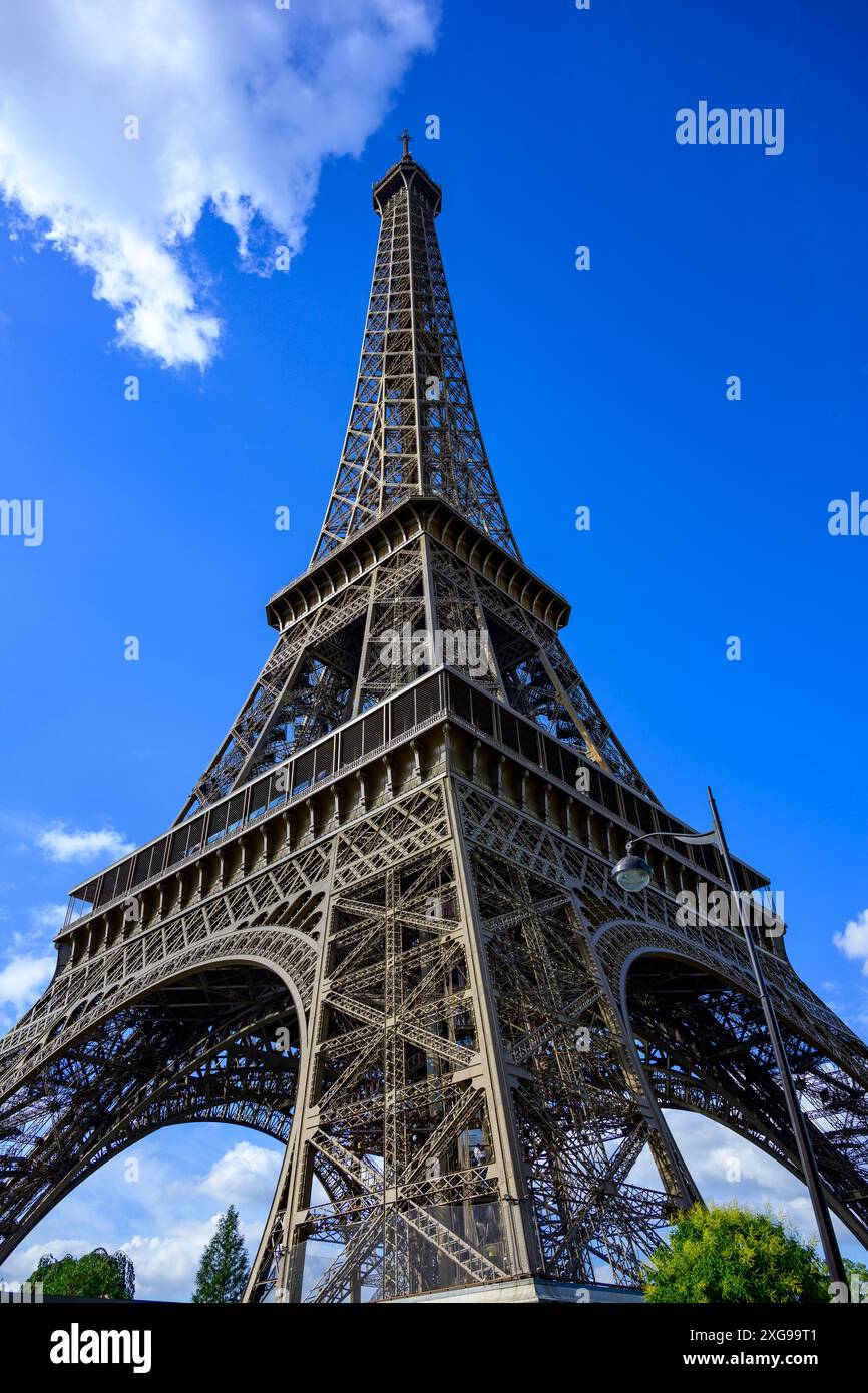Torre Eiffel pronta per le Olimpiadi, Parigi Foto Stock