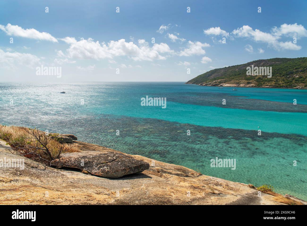 Pittoresca spiaggia tropicale di sabbia di Watsons con acqua turchese a Lizard Island, Australia. Lizard Island si trova sulla grande Barriera Corallina nel nord di ea Foto Stock
