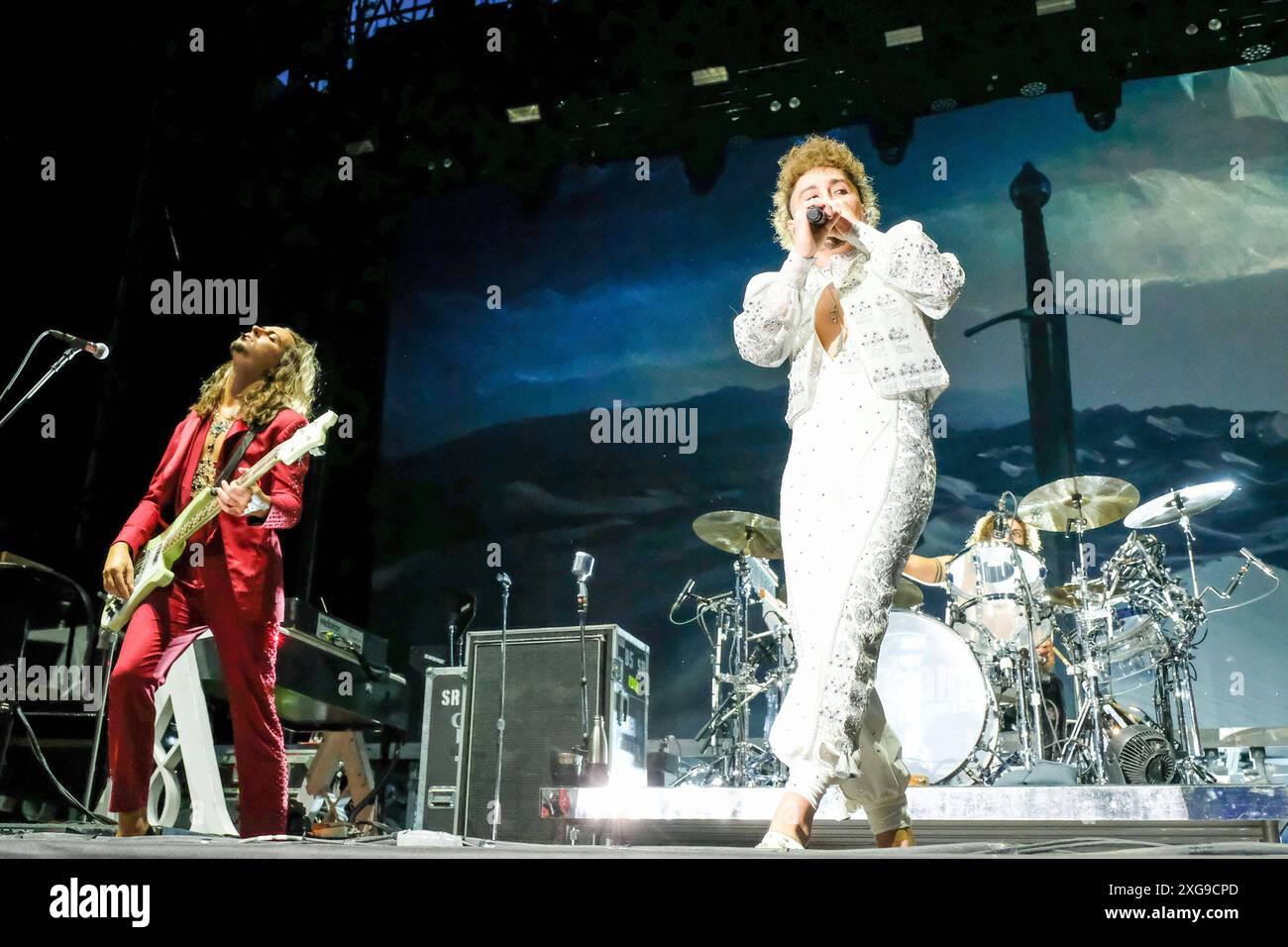 Concerto musicale - Greta Van Fleet - Starcatcher World Tour Greta Van Fleet, durante le loro esibizioni dal vivo in Piazza Sordello per il loro Starcatcher World Tour il 7 luglio 2024 a Mantova, Italia. Mantova Sordello Place Italia Copyright: XRobertoxTommasinix/xLiveMediax LPM 1435897 Foto Stock