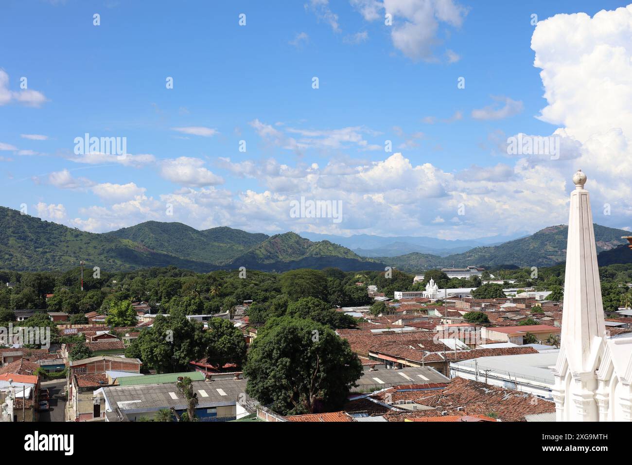 Vista di una città latinamerica, Santa Ana, El Salvador Foto Stock