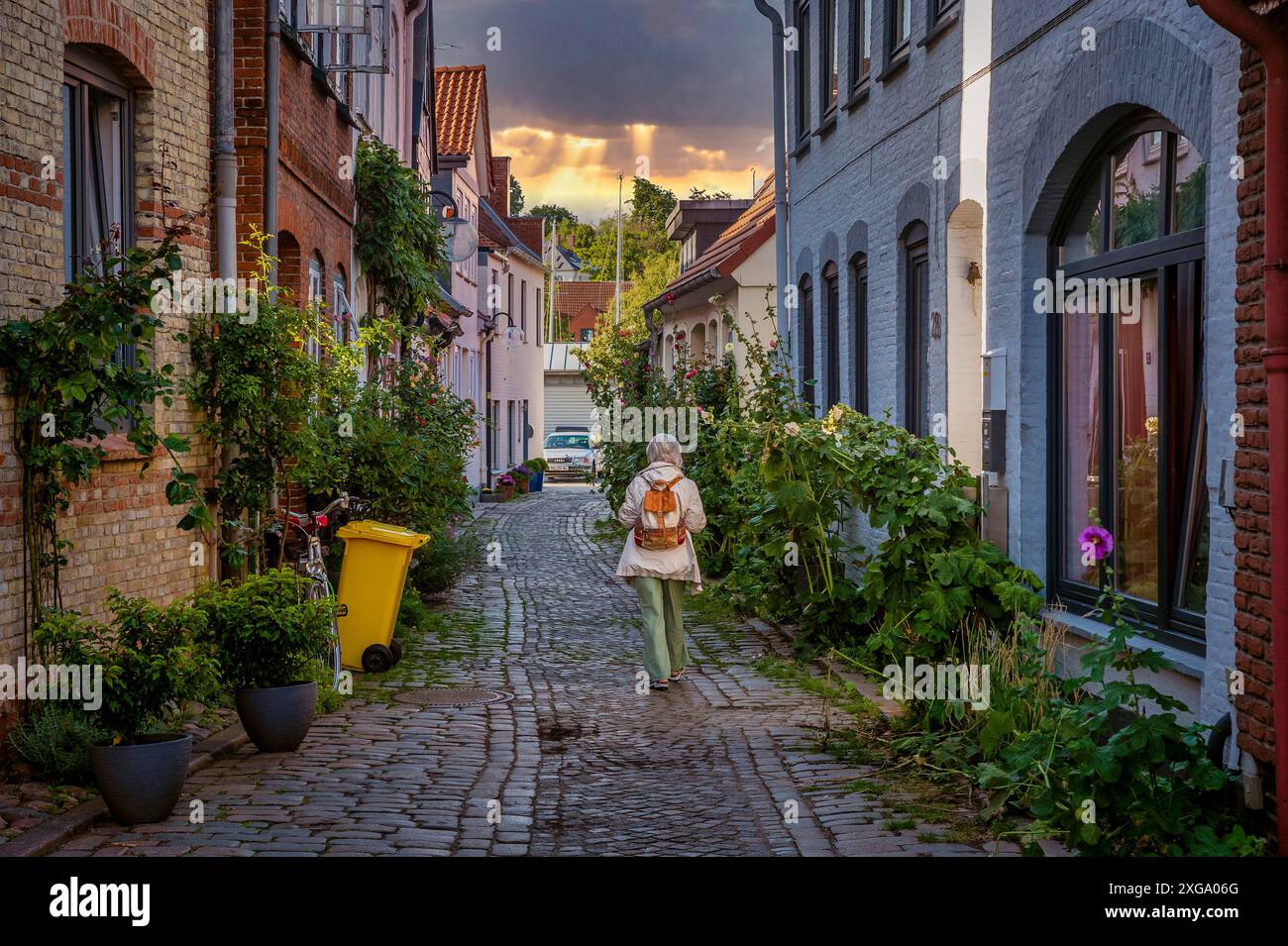 Passeggino nella città vecchia Foto Stock