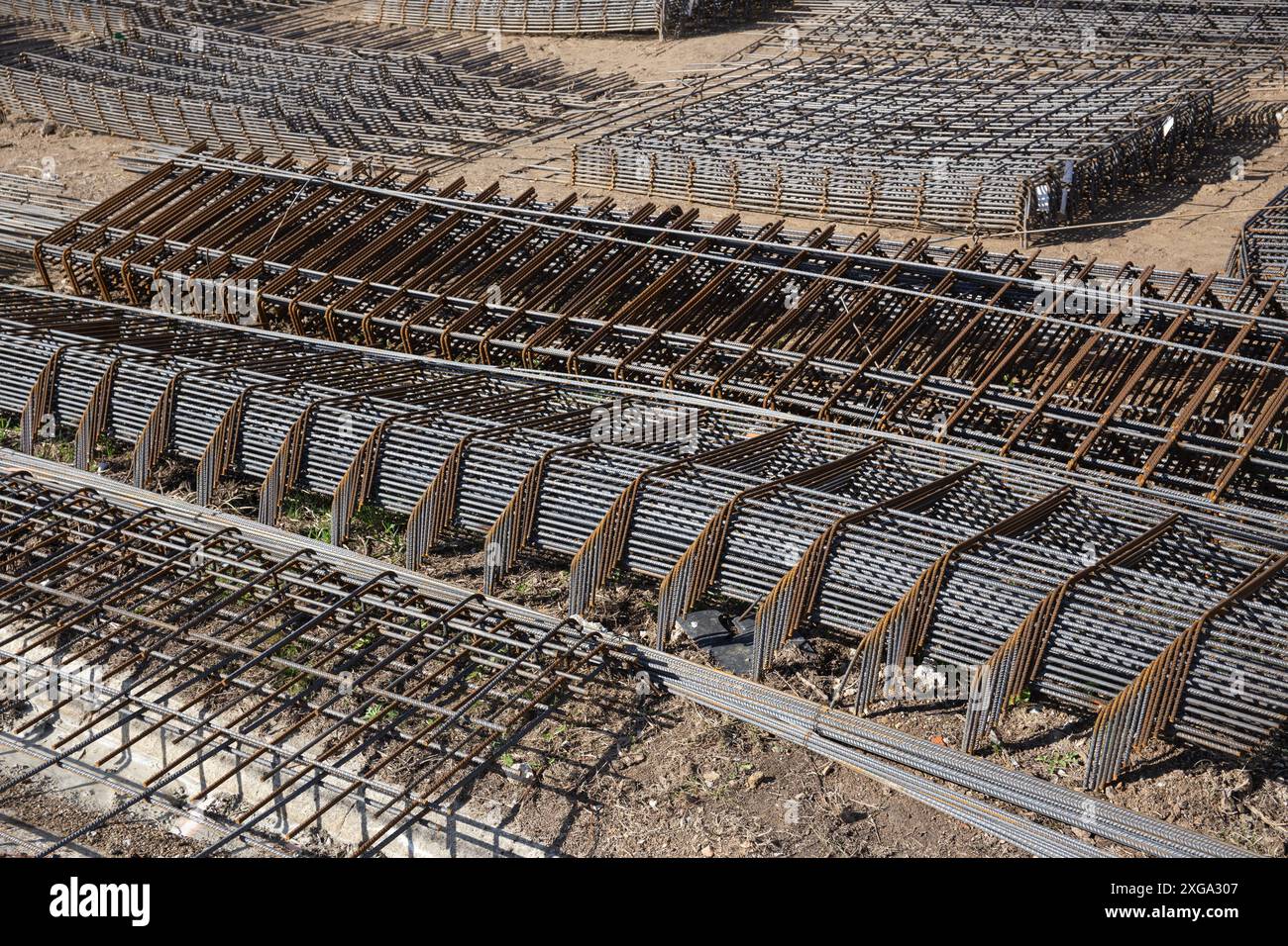 Varietà di reti in acciaio di rinforzo su un cantiere Foto Stock