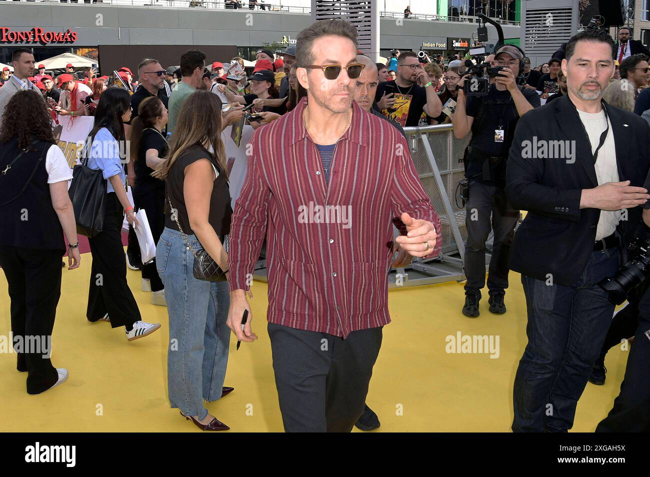 Ryan Reynolds beim fan-Screening des Kinofilms Deadpool & Wolverine im UCI Luxe am Uber Platz. Berlino, 07.07.2024 *** Ryan Reynolds alla proiezione del film Deadpool Wolverine presso UCI Luxe presso Uber Platz Berlino, 07 07 2024 foto:XF.xKernx/xFuturexImagex deadpool 4846 Foto Stock