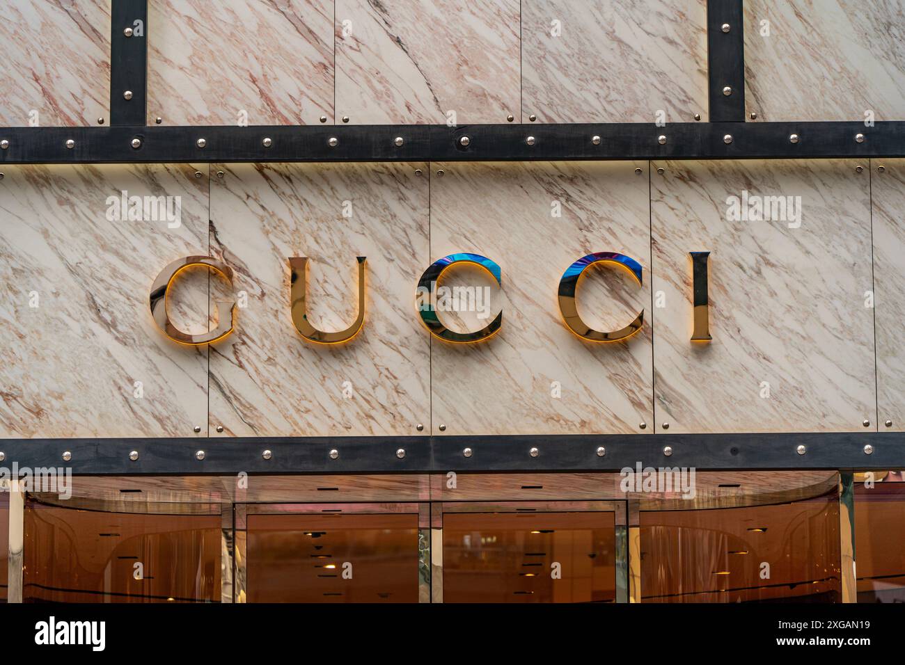 Chongqing, Cina - 08 maggio 2024: Il negozio Gucci a Jiefangbei. Foto Stock