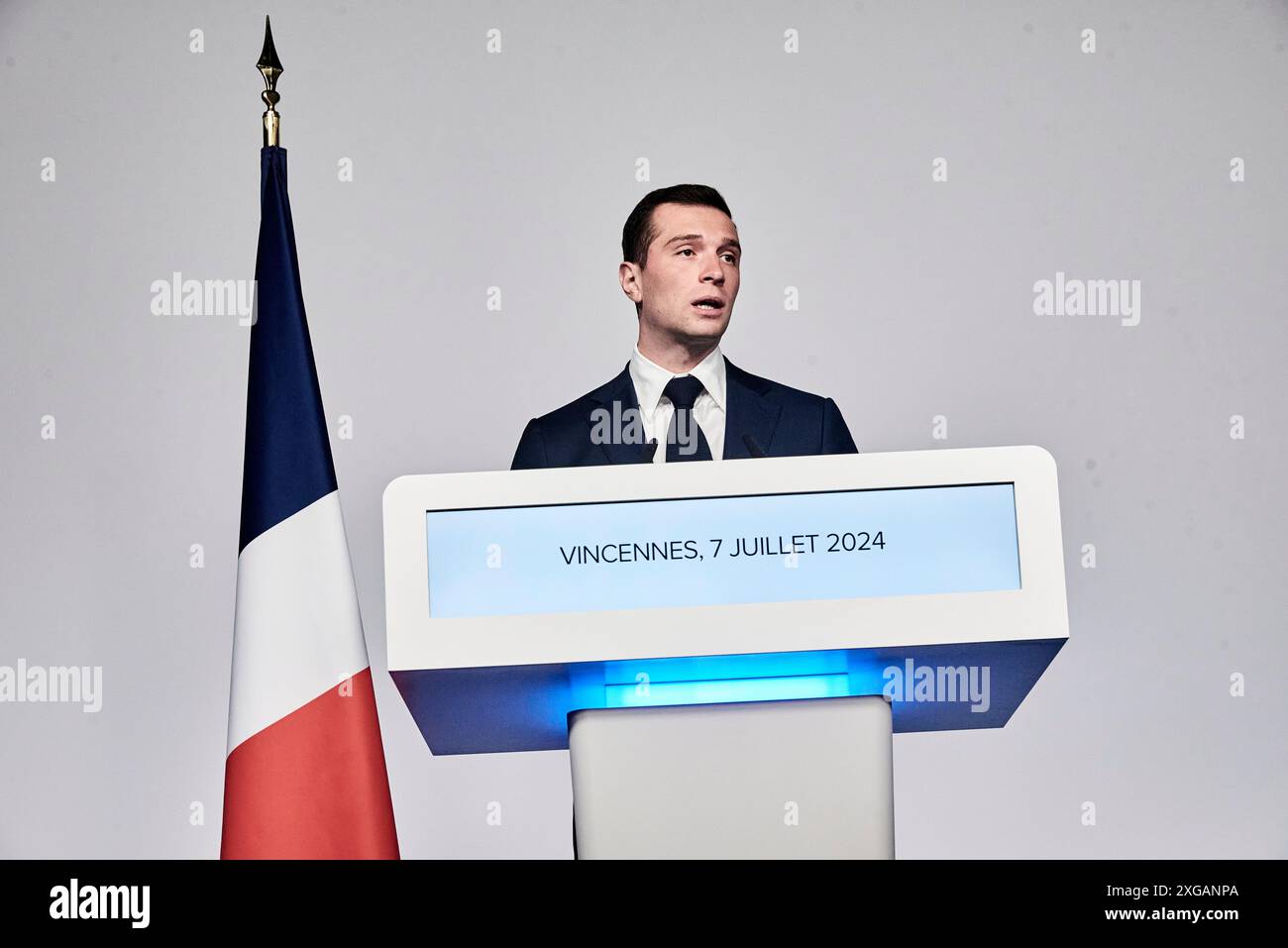 Parigi, Francia. 7 luglio 2024. Antonin Burat/le Pictorium - serata elettorale presso il quartier generale nazionale del Rassemblement per il secondo turno delle elezioni legislative del 2024, seguita da un incontro di attivisti di sinistra in Place de la Republique - 07/07/2024 - Francia/Parigi - Giordano Bardella, con un discorso, durante la notte delle elezioni al quartier generale del Rassemblement National per il secondo turno delle elezioni legislative del 2024. Crediti: LE PICTORIUM/Alamy Live News Foto Stock