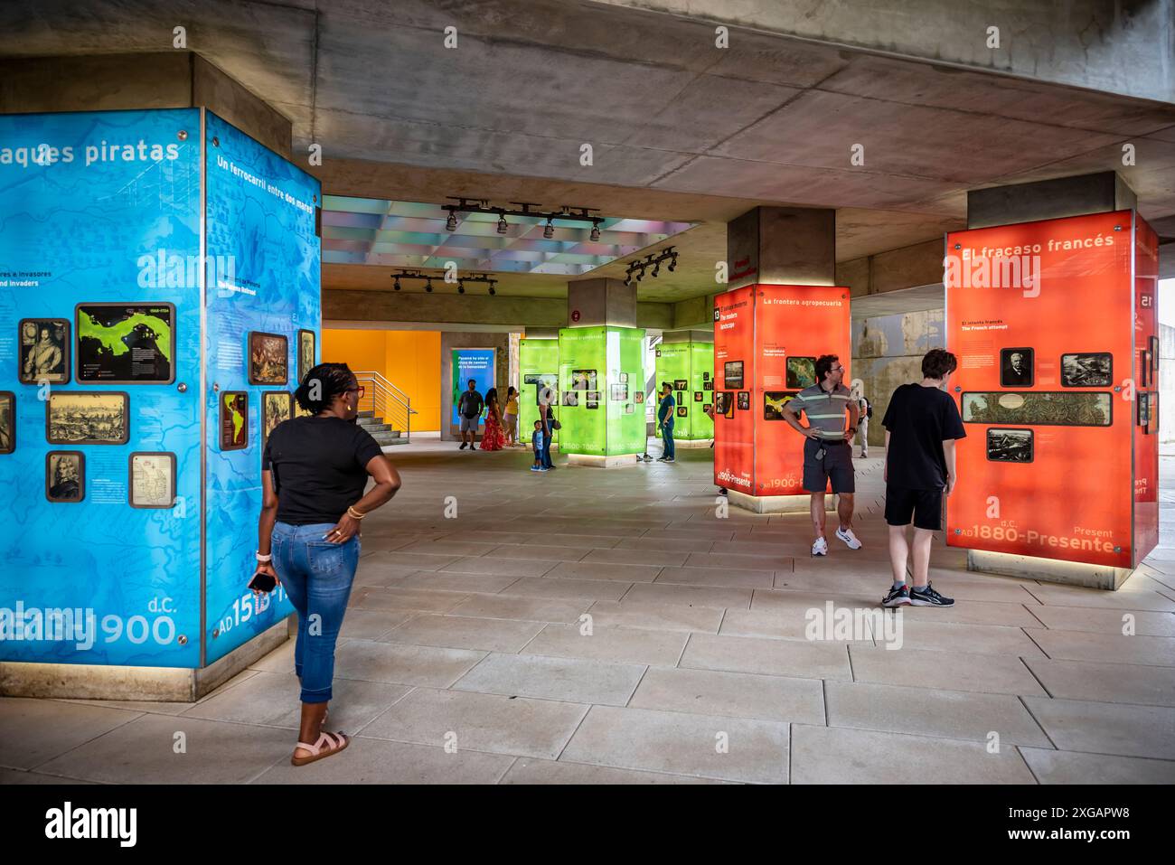 Mostra che spiega la biodiversità, la storia naturale e culturale di Panama, Biomuseo, un museo dedicato alla storia naturale di Panama, progettato da Frank Foto Stock