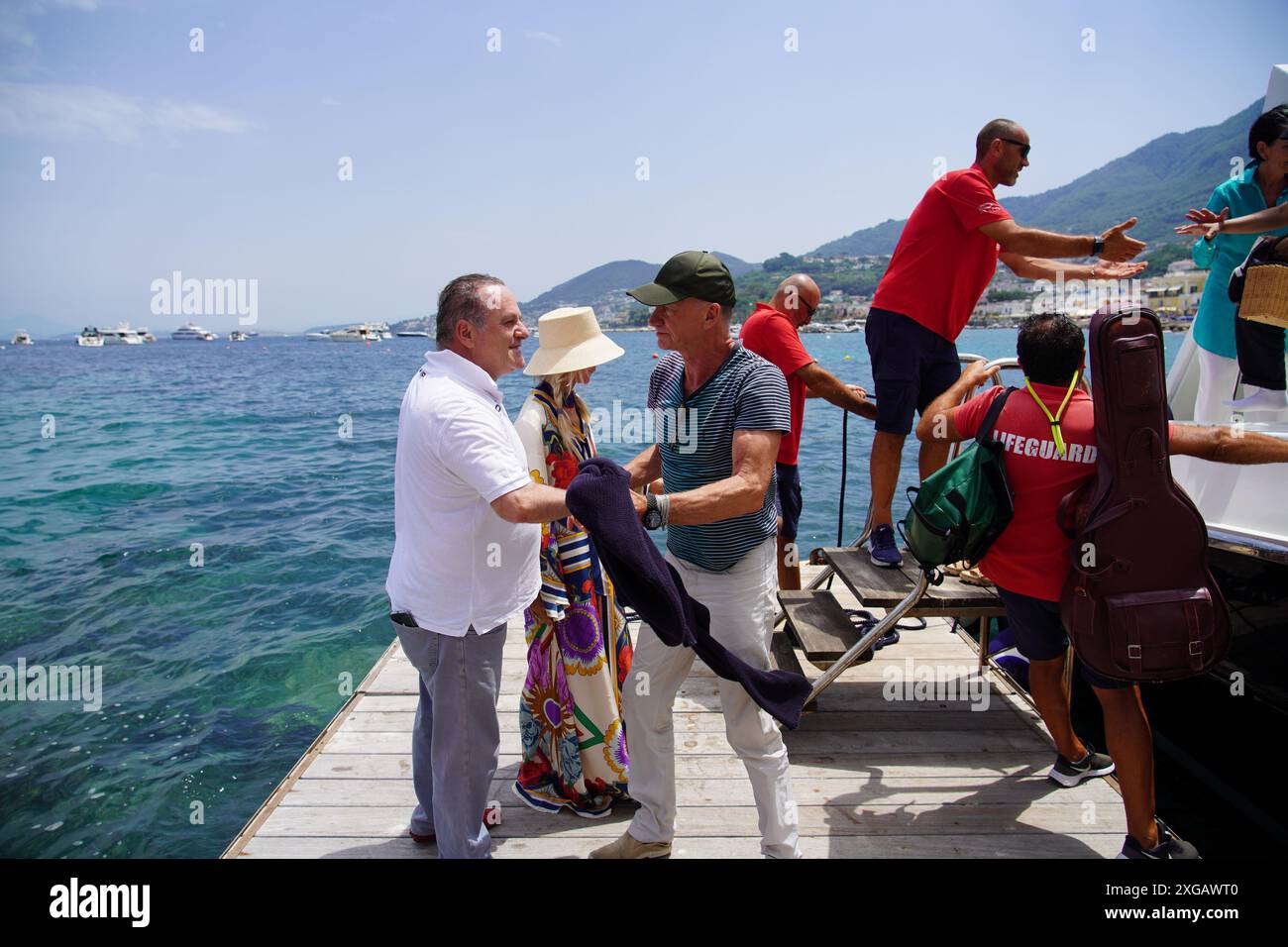 Ischia 7 luglio 2024 primi arrivi a Ischia per l'Ischia Global festival Sting con la moglie Trudie Styler al Regina Isabella di Lacco Ameno. Foto Stock