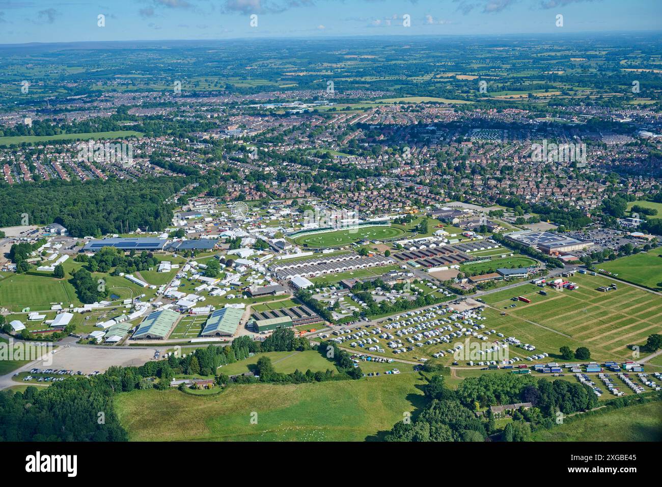 The Great Yorkshire Show from the air, il giorno prima dell'apertura, 8 luglio 2024, Harrogate, North Yorkshire, Inghilterra settentrionale, REGNO UNITO Foto Stock