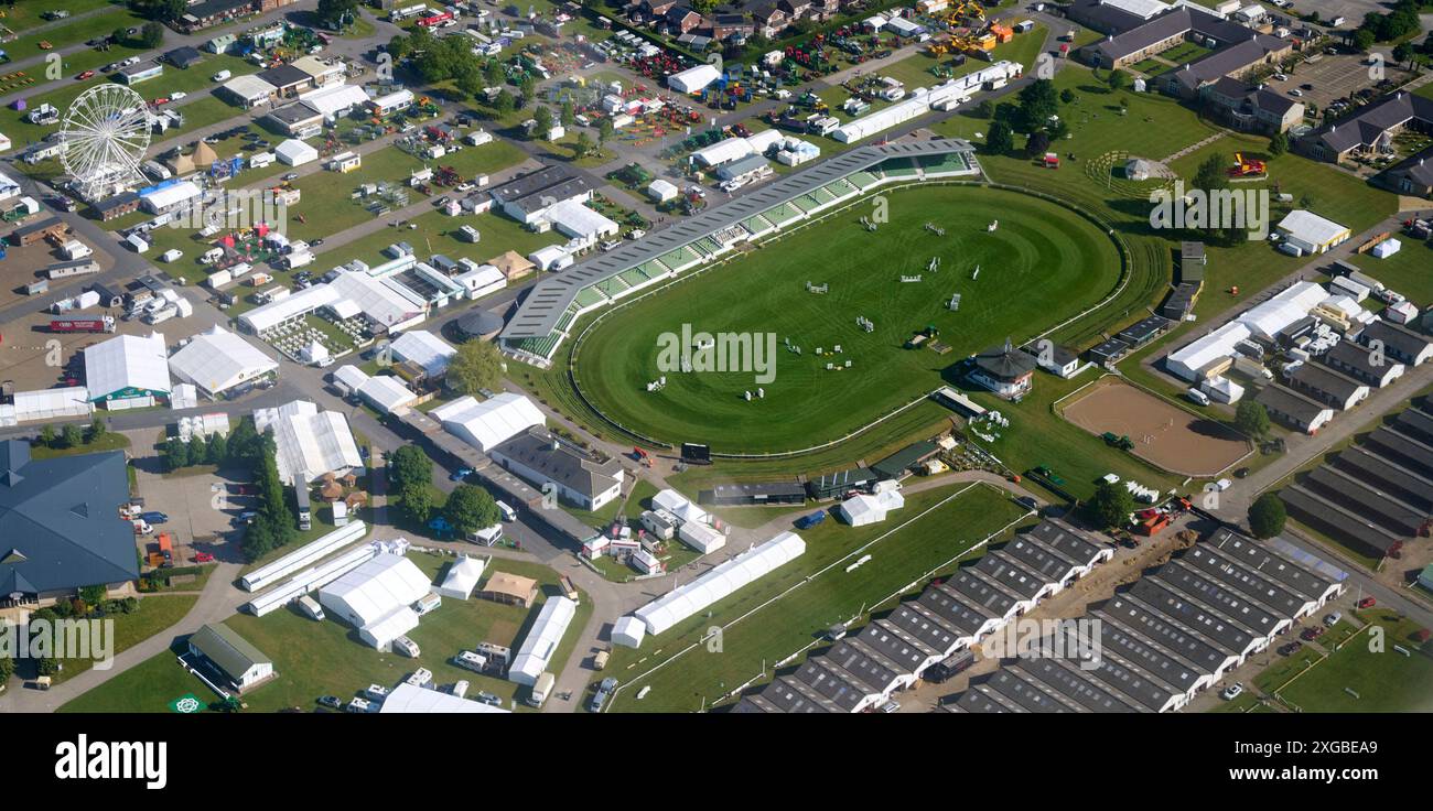 The Great Yorkshire Show from the air, il giorno prima dell'apertura, 8 luglio 2024, Harrogate, North Yorkshire, Inghilterra settentrionale, REGNO UNITO Foto Stock