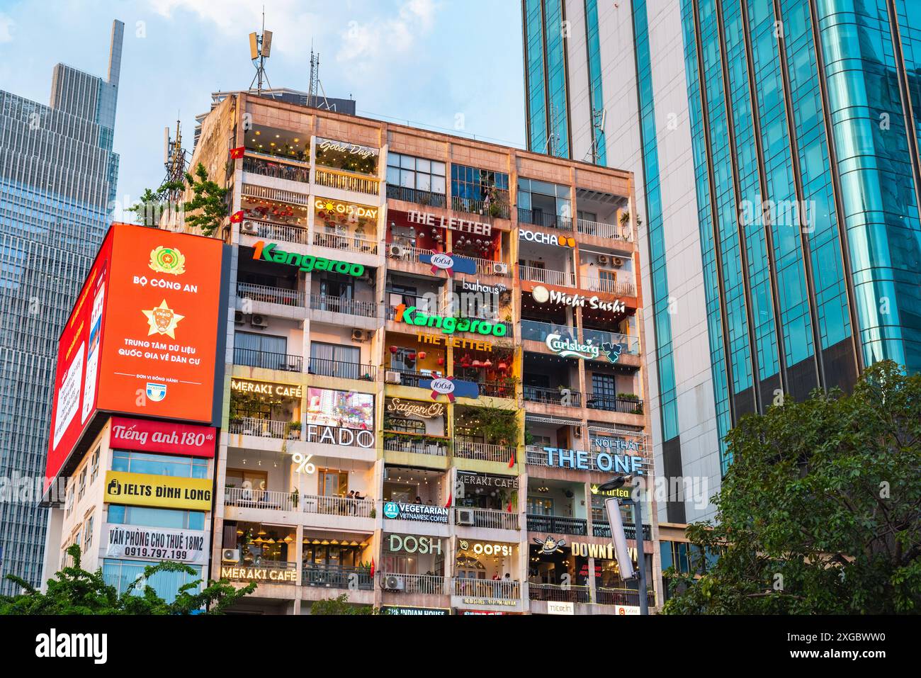 Ho chi Minh City, Vietnam - 19 maggio 2024: The Cafe Apartment Building. Foto Stock