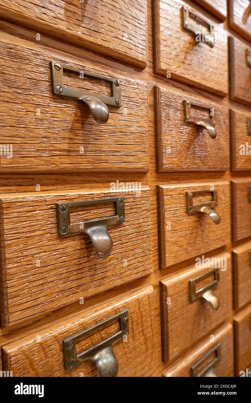 C'è un negozio di articoli da regalo con i cassetti del Catalogo delle carte presso la filiale principale della New York Public Library a Midtown Manhattan, USA 2024 Foto Stock