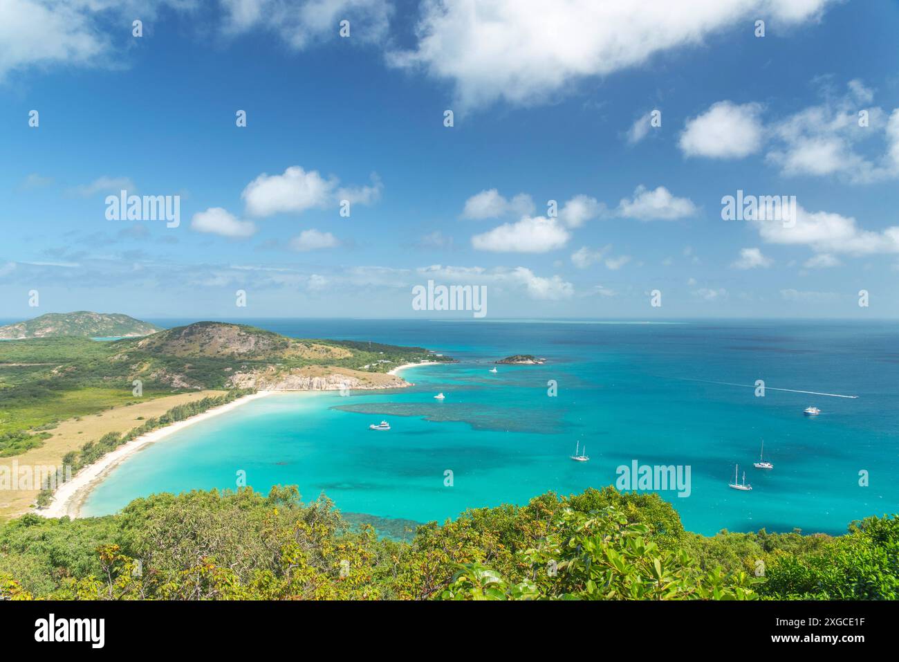 Pittoresca spiaggia tropicale di sabbia di Watsons con acqua turchese a Lizard Island, Australia. Lizard Island si trova sulla grande Barriera Corallina nel nord di ea Foto Stock
