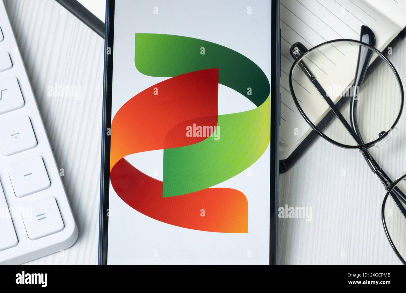 New York, USA - 21 giugno 2024: Logo China Power International Development sullo schermo del telefono, icona dell'azienda. Foto Stock