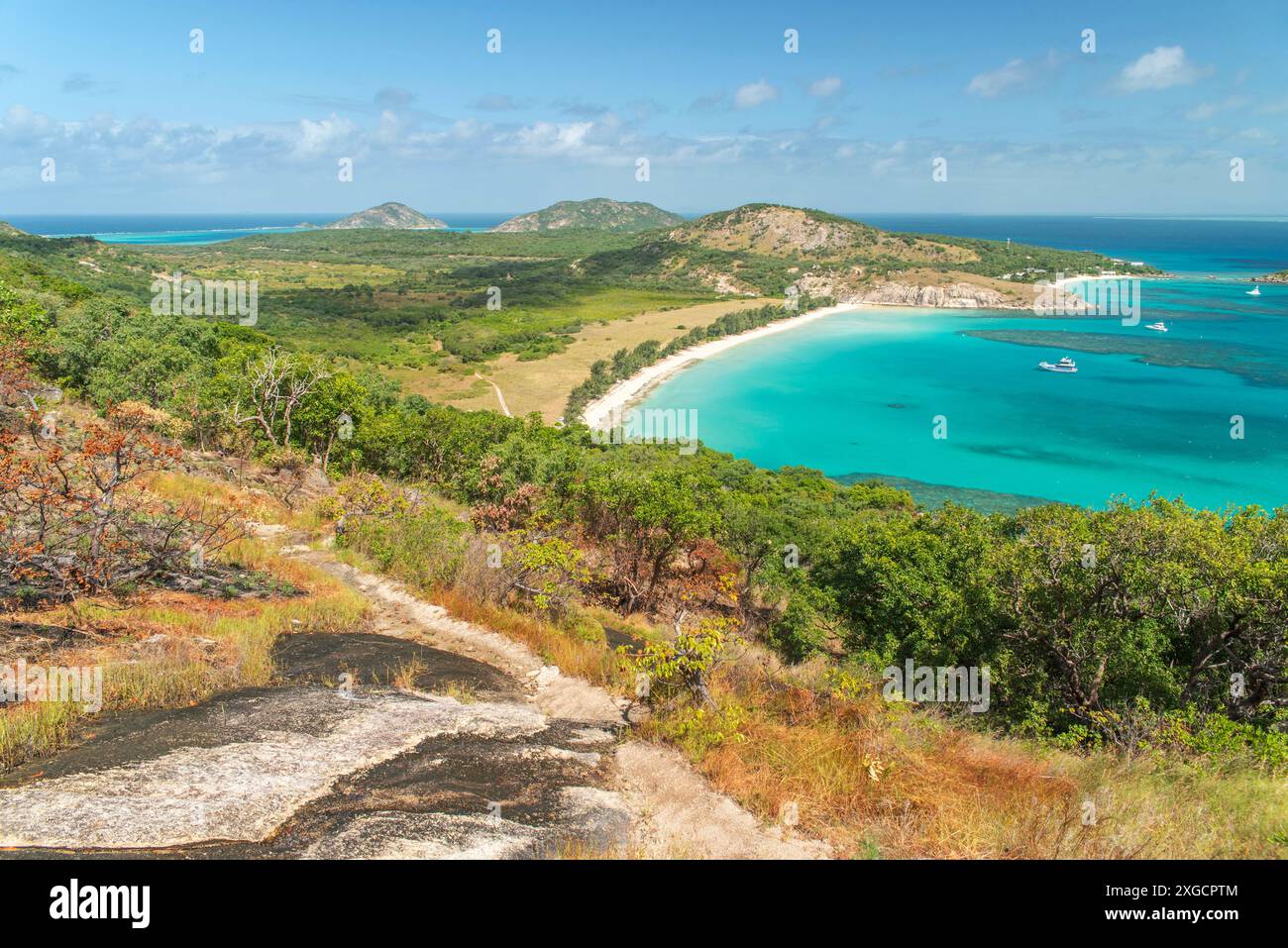 Pittoresca spiaggia tropicale di sabbia di Watsons con acqua turchese a Lizard Island, Australia. Lizard Island si trova sulla grande Barriera Corallina nel nord di ea Foto Stock