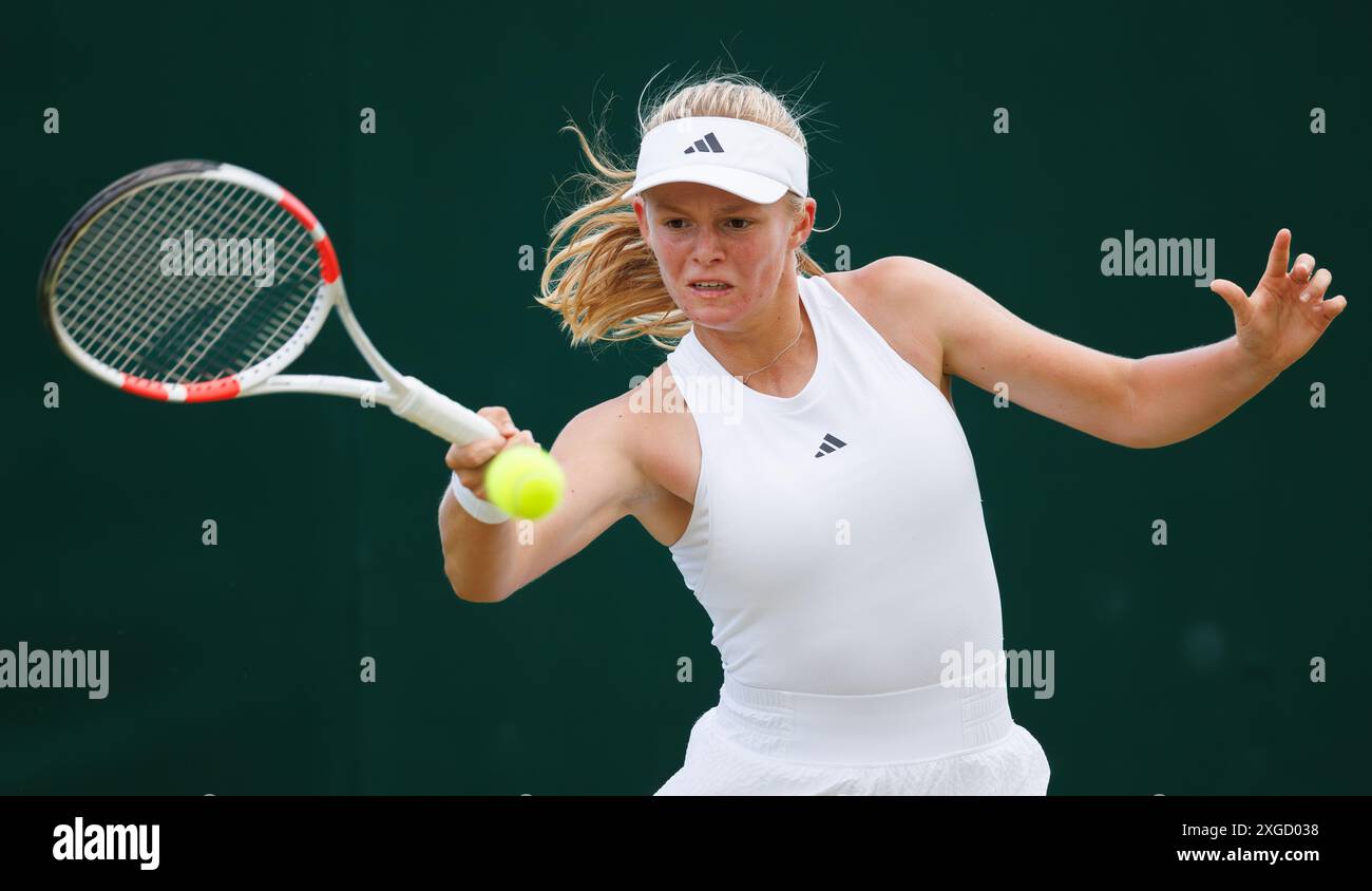 Londra, Regno Unito. 7 luglio 2024. Il belga Jeline Vandromme, nella foto in azione durante una partita di tennis tra il belga Vandromme e il coreano Jang, nel primo round delle ragazze single del torneo Grand slam di Wimbledon 2024 all'All England Tennis Club, nel sud-ovest di Londra, in Gran Bretagna, domenica 7 luglio 2024. BELGA PHOTO BENOIT DOPPAGNE credito: Belga News Agency/Alamy Live News Foto Stock