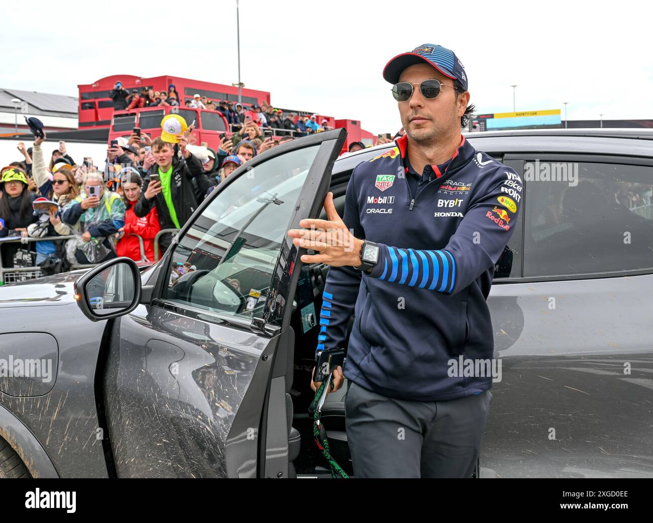 Towcester, Regno Unito. 7 luglio 2024. Sergio Perez arriva nella zona di Paddock il giorno della gara al Gran Premio di Gran Bretagna della Formula 1 Qatar Airways a Silverstone, Towcester, Northamptonshire, Regno Unito. Crediti: LFP/Alamy Live News Foto Stock