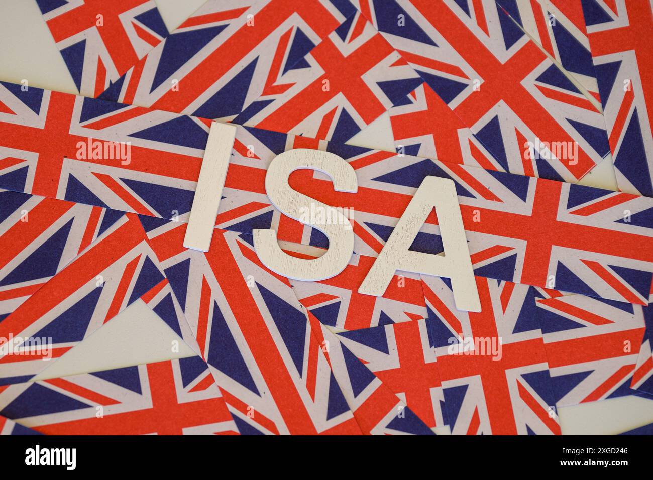 ISA, i S A , lettere bianche su sfondo del documento Union Jack, conto di risparmio individuale del Regno Unito, investimenti, nuovo esercizio finanziario Foto Stock