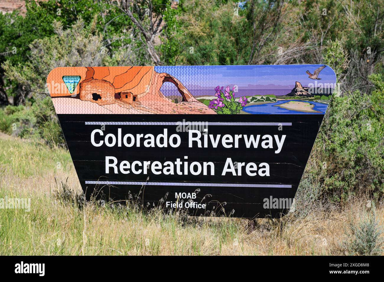 Moab, Utah, USA - 13 giugno 2024; firma per l'area ricreativa Colorado Riverway dal Bureau of Land Management Foto Stock