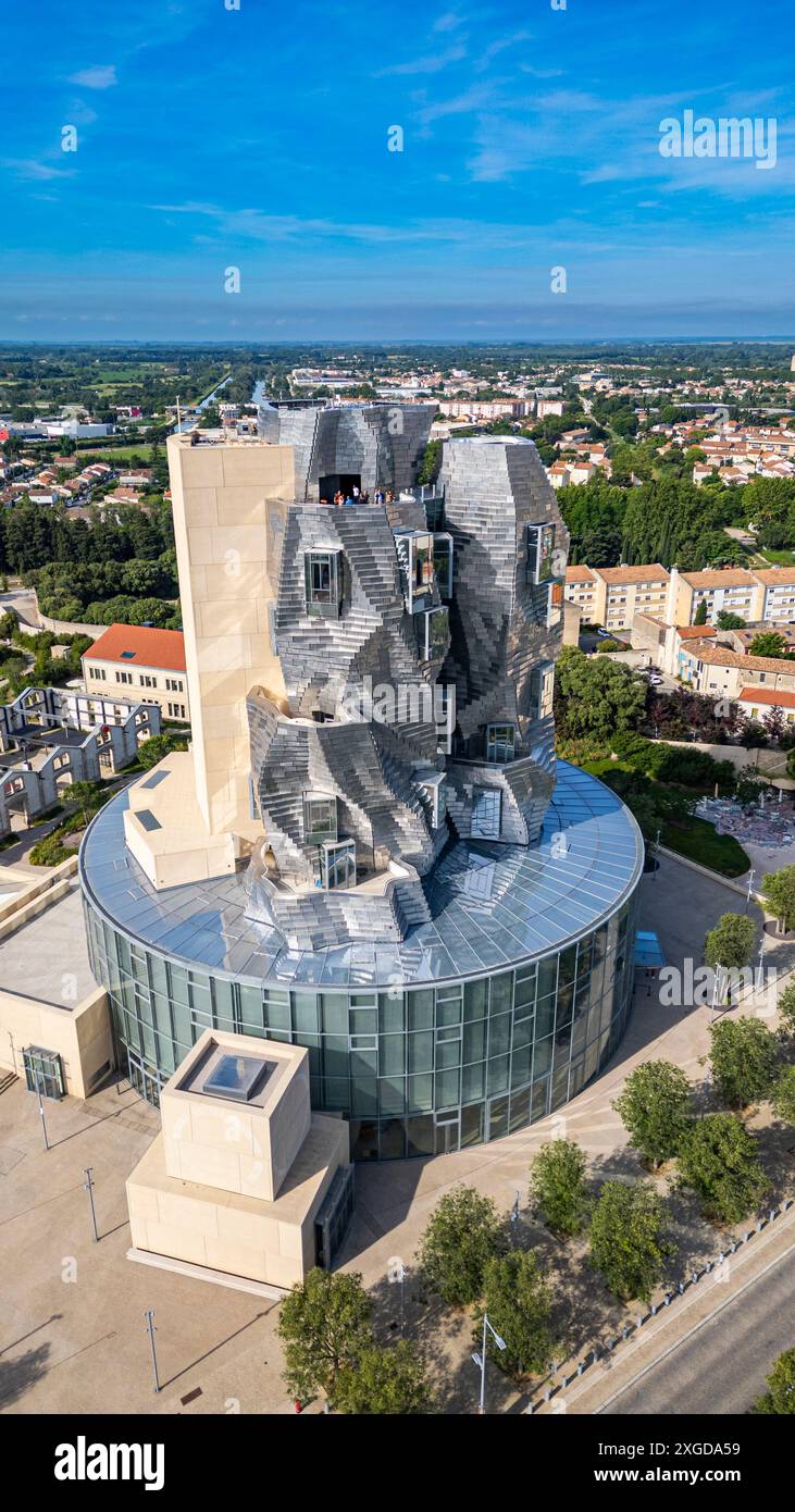 Aerea dell'edificio del Centro culturale LUMA, architetto Frank Gehry, Arles, Bouches du Rhone, Provence-Alpes-Cote d'Azur, Francia, Europa Foto Stock