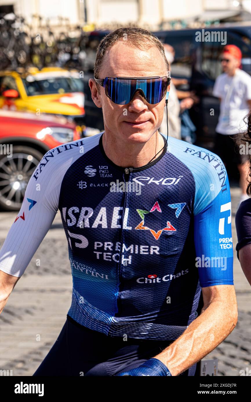 Città di Sibiu, Romania - 8 luglio 2024. Chris Froome del Team Israel Premier Tech prima dell'inizio della terza tappa del Sibiu Ciclyng Tour 2024 Foto Stock