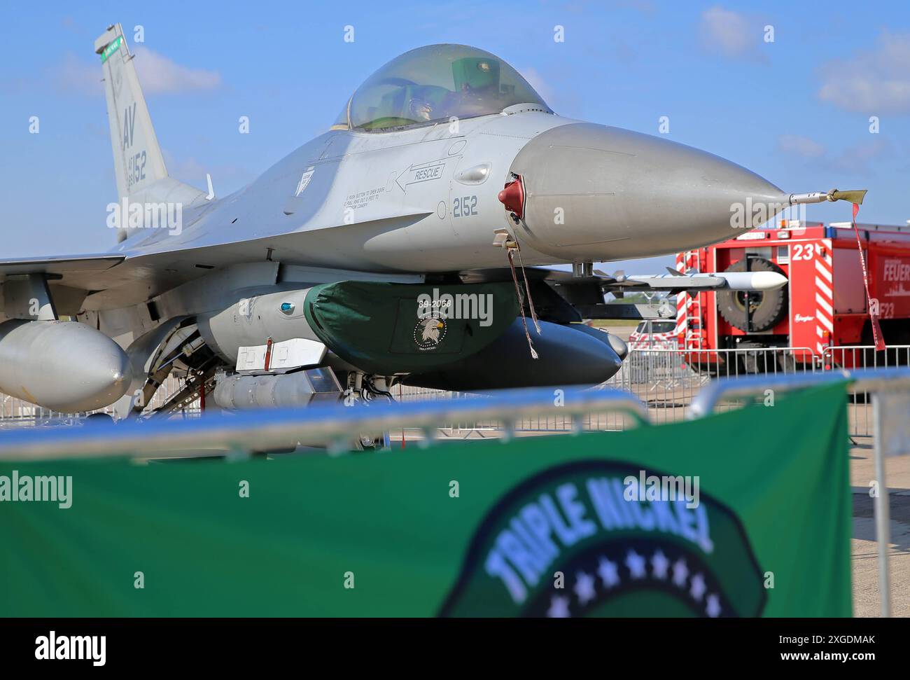 Ein Kampfflugzeug der amerikanischen Luftwaffe US Air Force USAF vom Typ Lockheed Martin F-16C Fighting Falcon auf der ILA a Berlino. Die Maschine ist auf der Aviano Air base in Italien stationiert und gehört zum 555th Fighter Squadron Triple Nickel . Ein Kampfflugzeug der amerikanischen Luftwaffe US Air Force USAF vom Typ Lockheed Martin F-16C Fighting Falcon auf der ILA a Berlino. Die Maschine ist auf der Aviano Air base in Italien stationiert und gehört zum 555th Fighter Squadron Triple Nickel . Berlin Berlin Deutschland *** Un aereo da caccia Lockheed Martin F 16C Fighting Falcon degli Stati Uniti Foto Stock