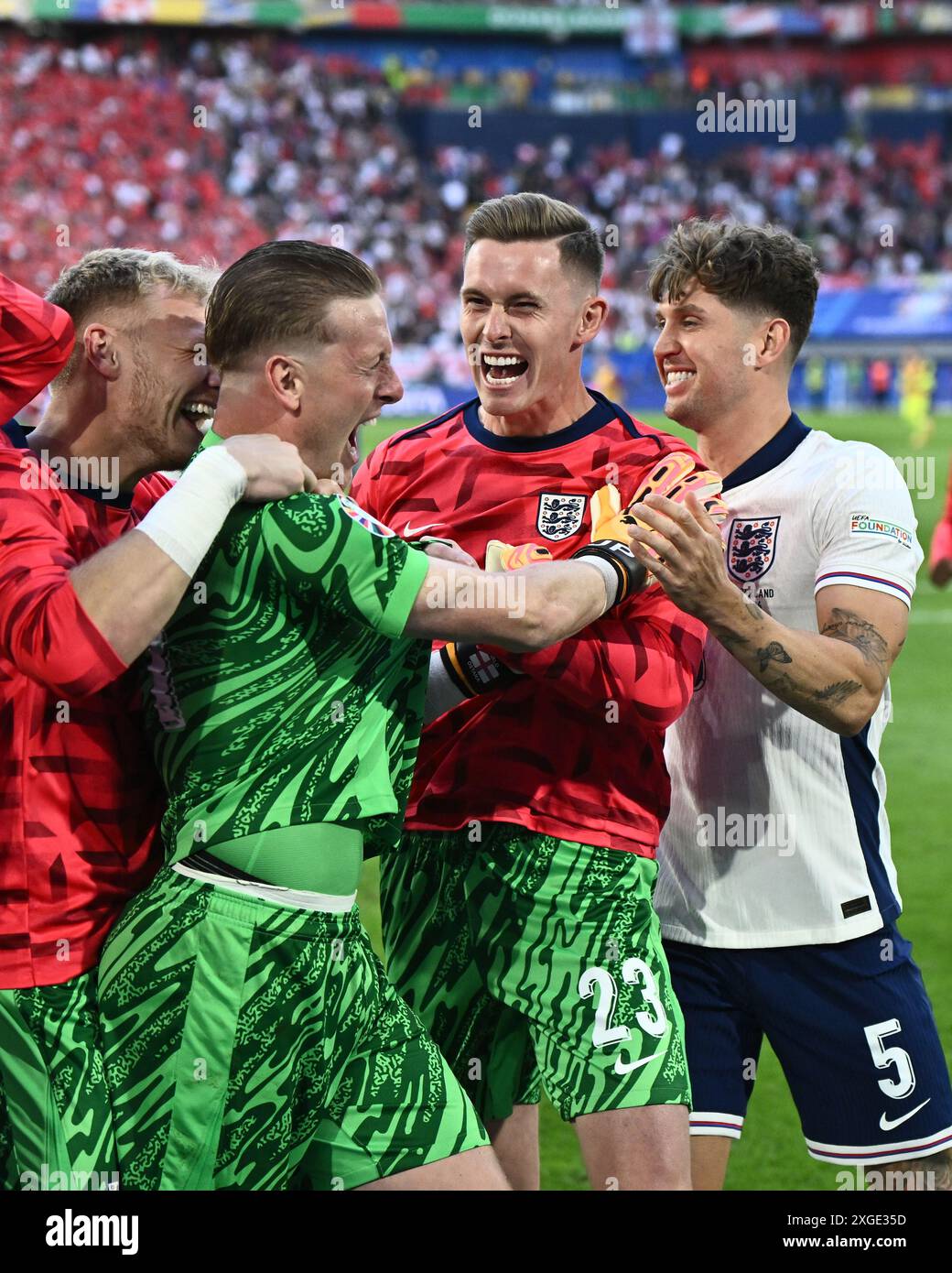 DUSSELDORF, GERMANIA - 6 LUGLIO: Jordan Pickford, Dean Henderson, John Stones dell'Inghilterra celebrano i quarti di finale di UEFA EURO 2024 tra Foto Stock