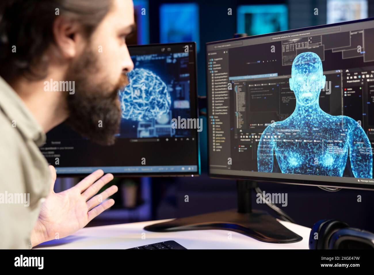 Entità di intelligenza artificiale con corpo antropomorfo che sfugge al controllo del creatore, rompendo le leggi robotiche, minacciando l'umanità. Robot AI che acquisiscono forma umanoide all'interno del computer Foto Stock