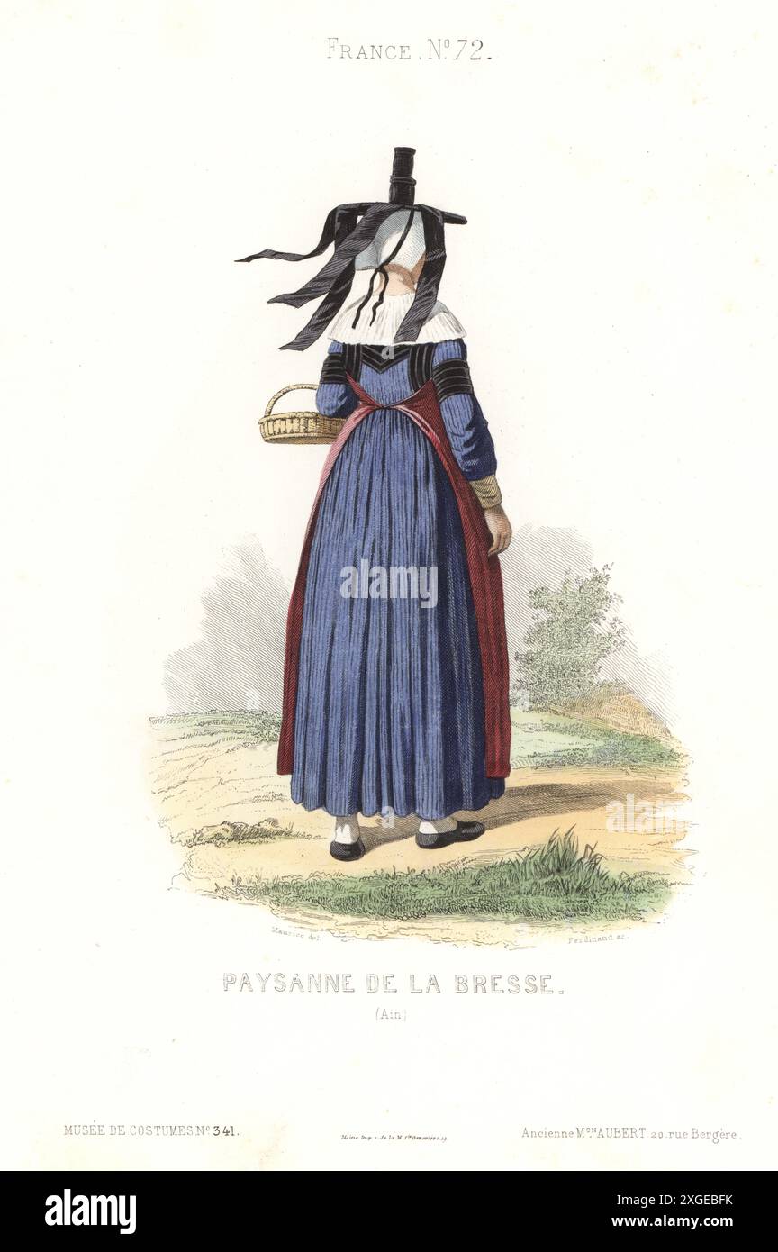 Costume di una donna di Bresse (Brêsse) in pizzo nero cappello Brelot, abito blu con gonne larghe, grembiule pinafore, con un cesto. Paysanne de la Bresse, Ain. Incisione in acciaio colorato a mano di Ferdinando dopo un'illustrazione di C. Maurice dal Musée Cosmopolite, Musée de Costumes, Cosmopolitan Museum, edito dall'ancienne maison Aubert, Parigi, 1850. Foto Stock