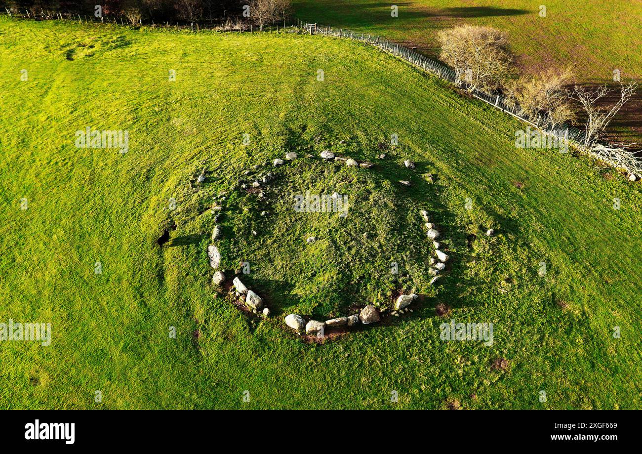Glassonby Stone Circle nell'Eden Valley N.E. di Penrith. Circolo di cairn preistorico dell'età del bronzo originariamente ricoperto di tumuli di pietra. Luogo di sepoltura. Guardando N Foto Stock