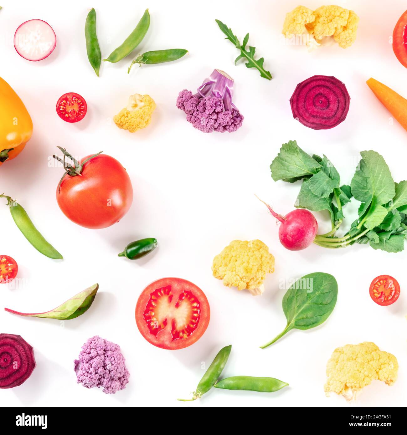 Striscione quadrato di verdure fresche con un posto per il testo. Molti diversi ingredienti vegani, scattati dall'alto su uno sfondo bianco con un posto per il testo Foto Stock