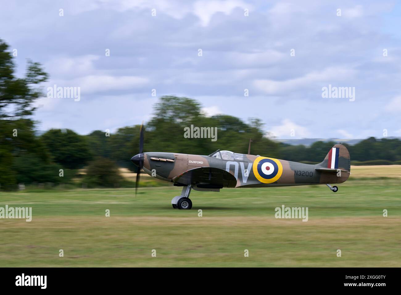 Supermarine Spitfire decolla al Headcorn Airfield Foto Stock